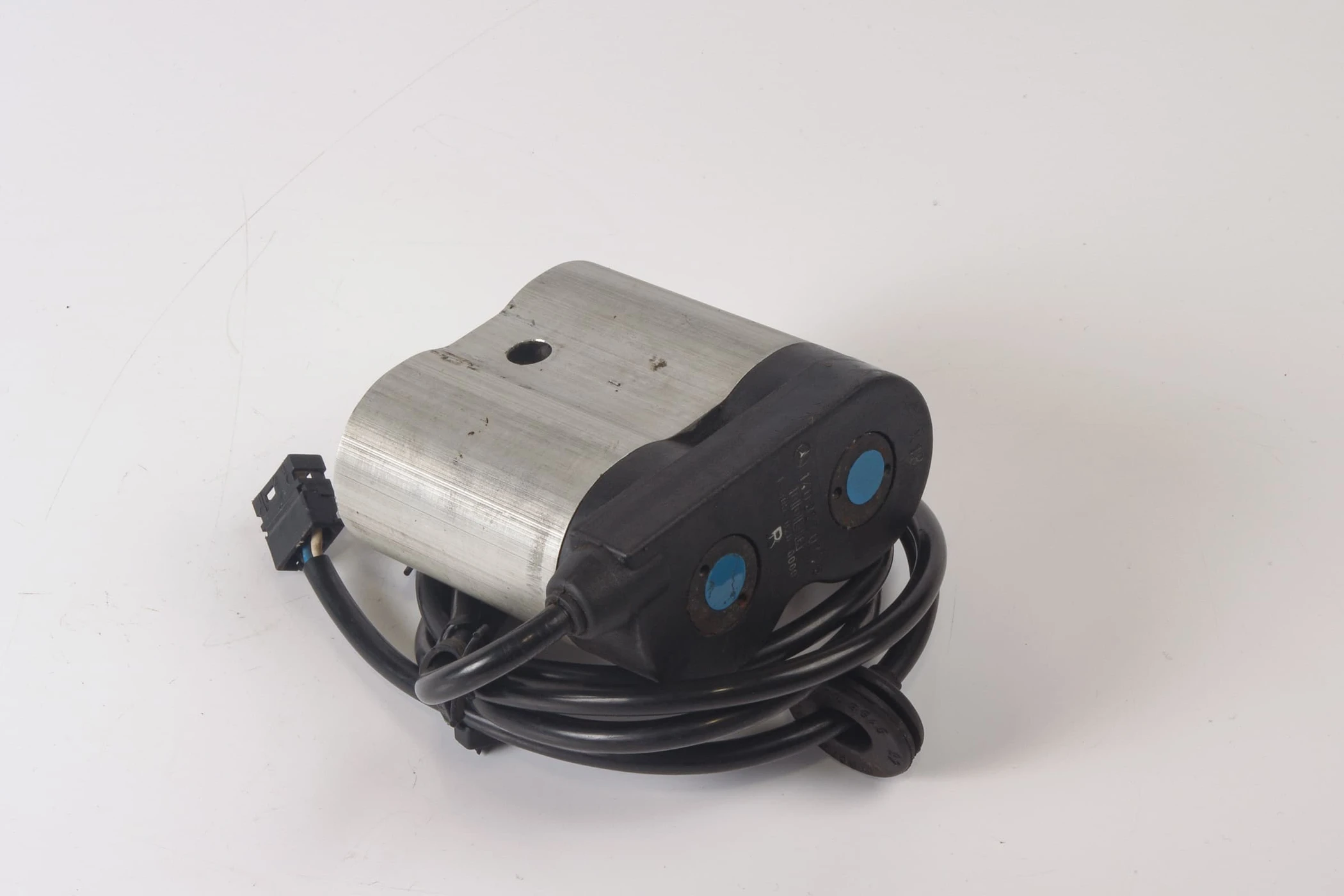 Mercedes 1403270725 Hydraulic Damping Valve - Rear | W140 V140 C140 S