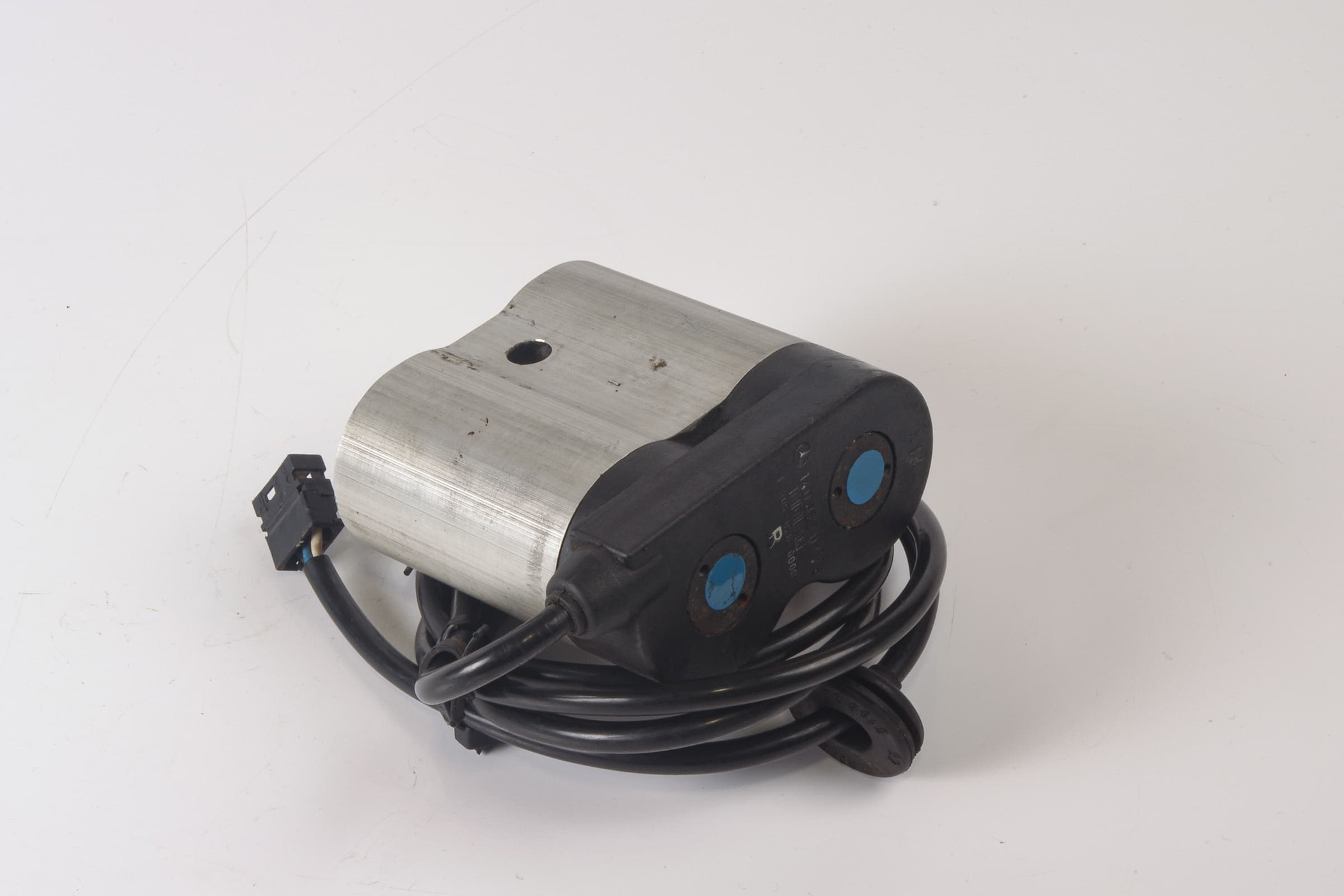 Mercedes 1403270725 Hydraulic Damping Valve - Rear | W140 V140 C140 S