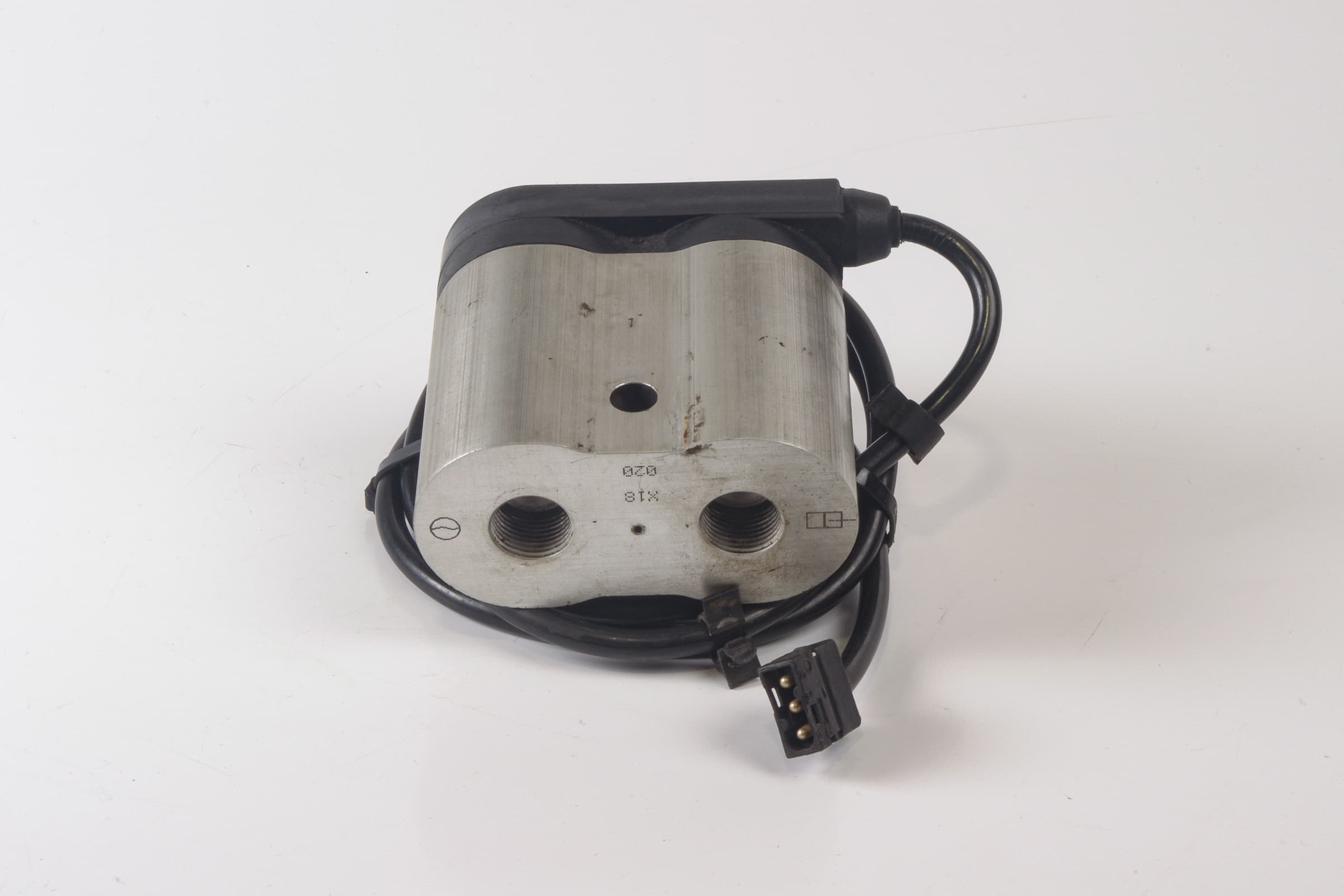 Mercedes 1403270725 Hydraulic Damping Valve - Rear | W140 V140 C140 S