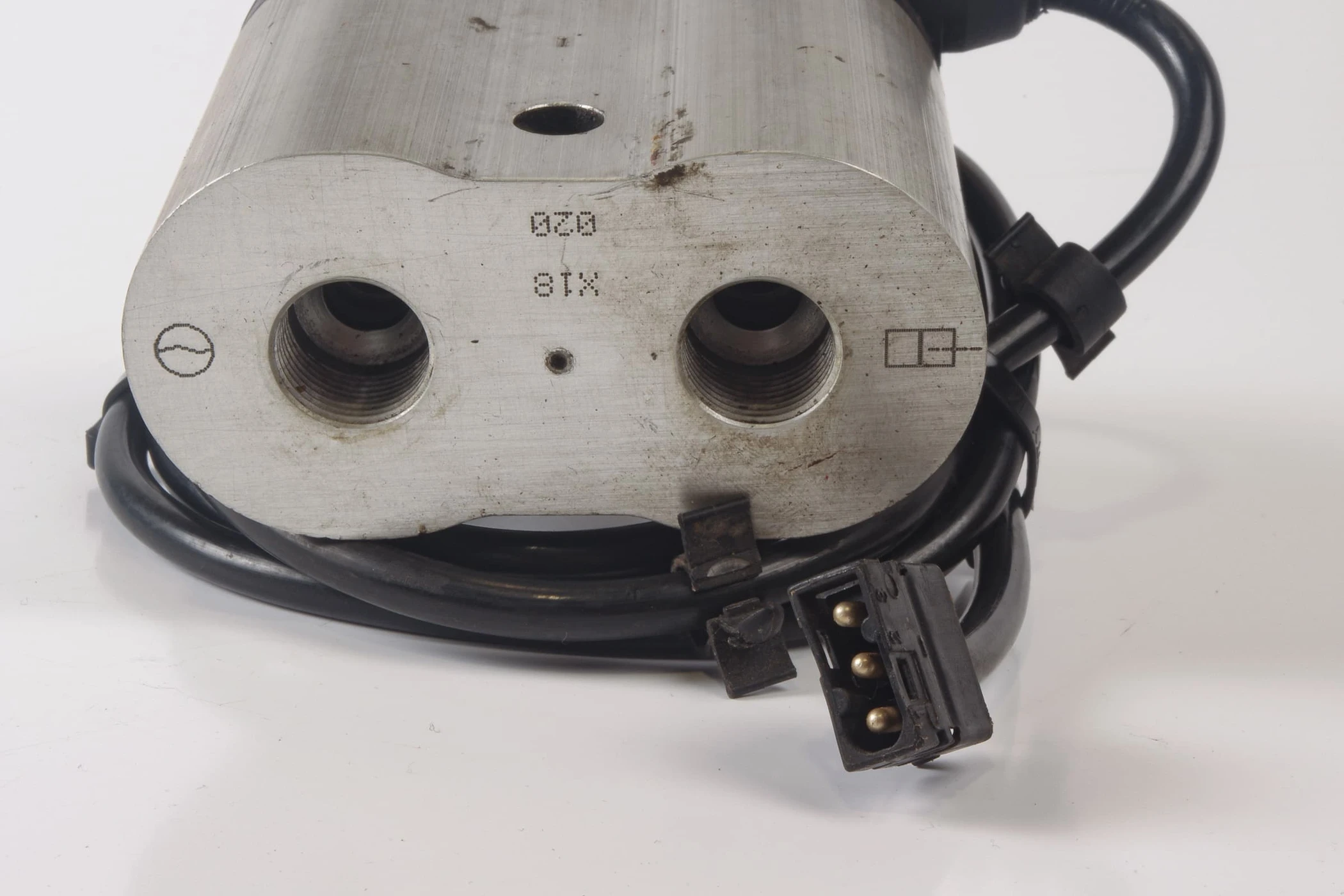 Mercedes 1403270725 Hydraulic Damping Valve - Rear | W140 V140 C140 S