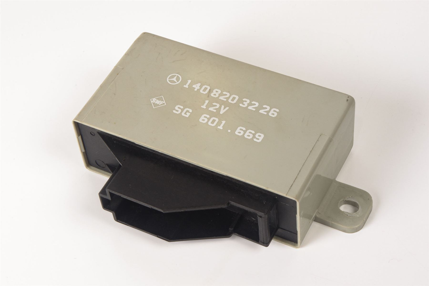 Mercedes 1408203226 Headrest Control Unit | W140 V140 C140 S