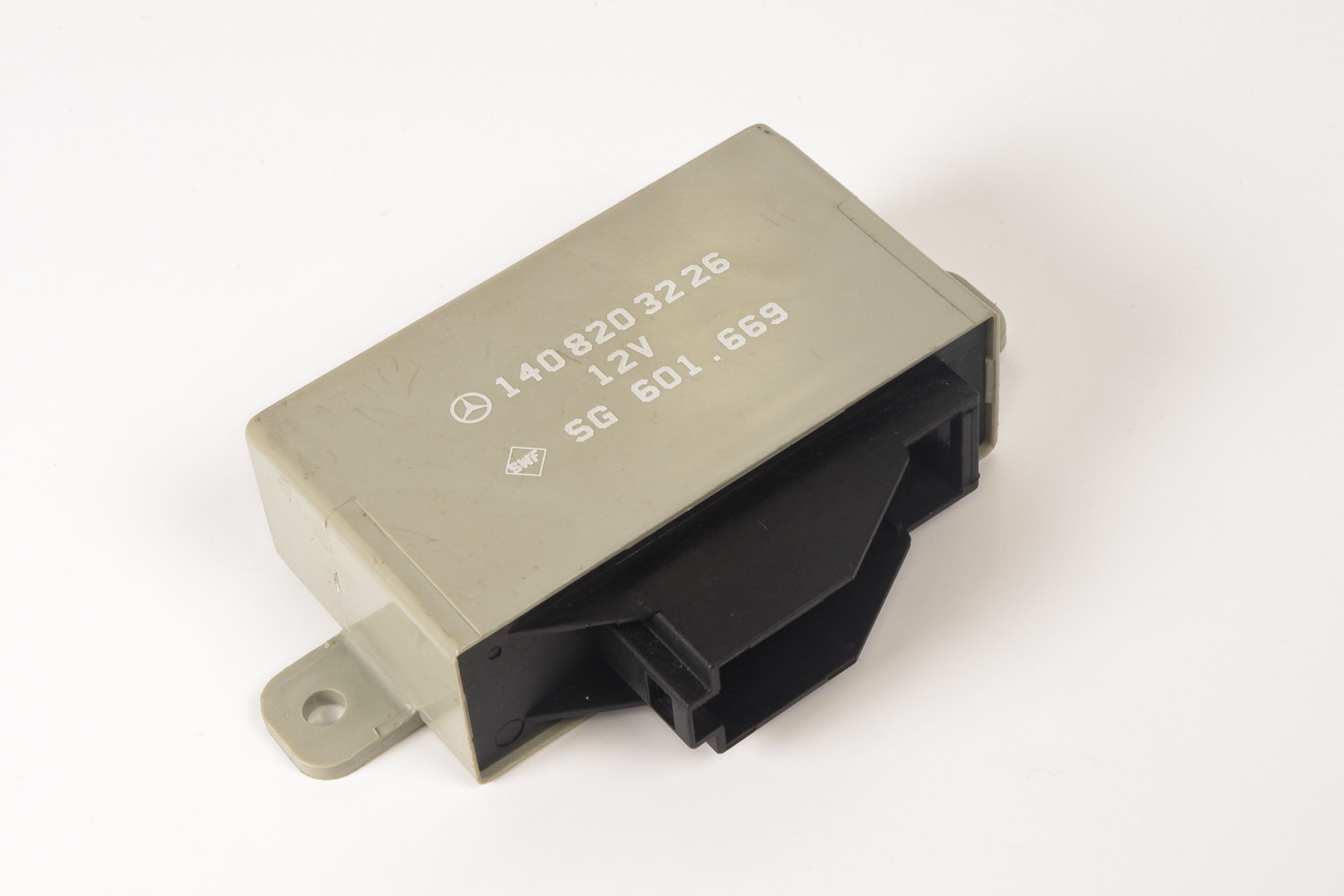 Mercedes 1408203226 Headrest Control Unit | W140 V140 C140 S