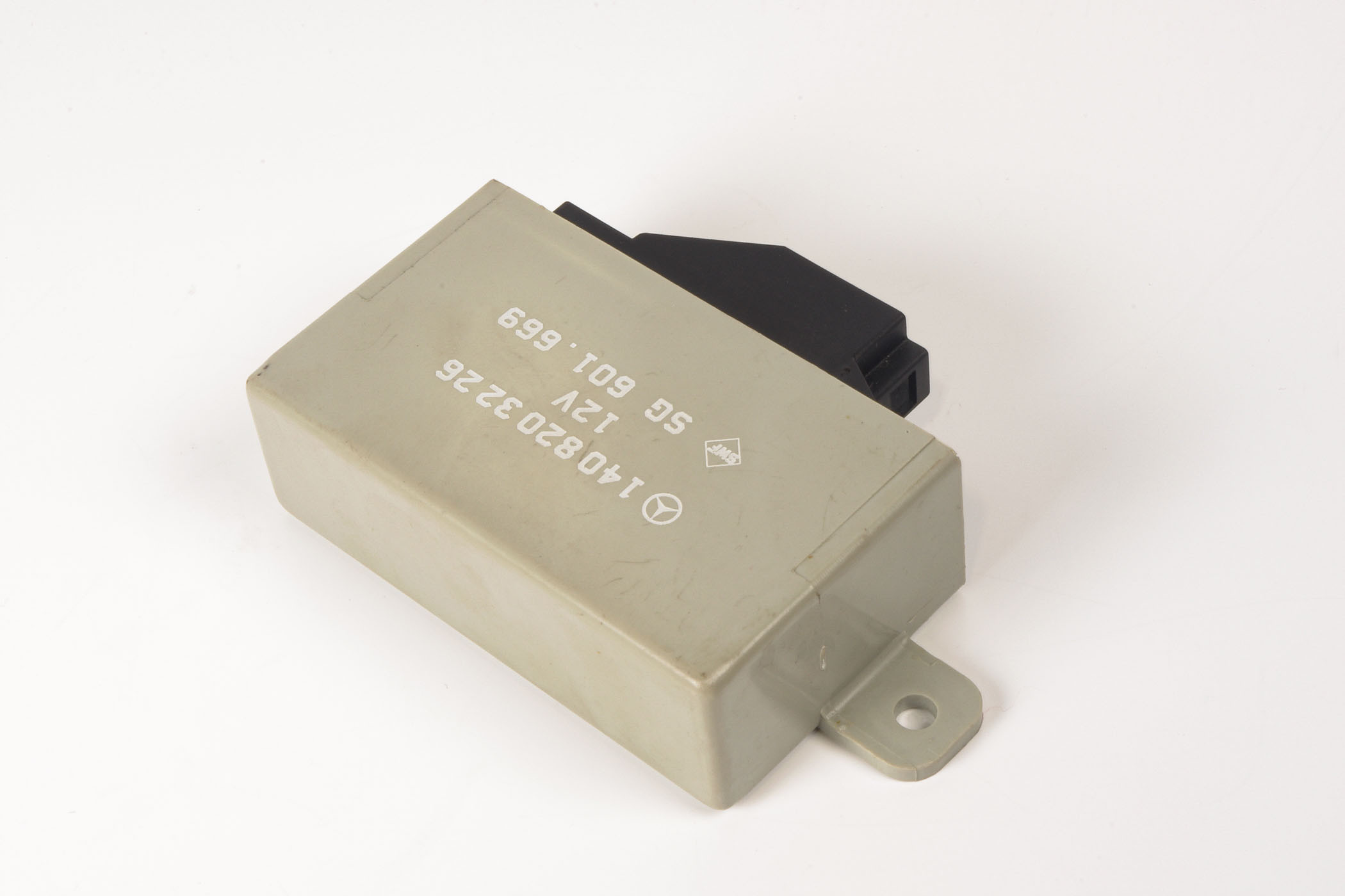 Mercedes 1408203226 Headrest Control Unit | W140 V140 C140 S