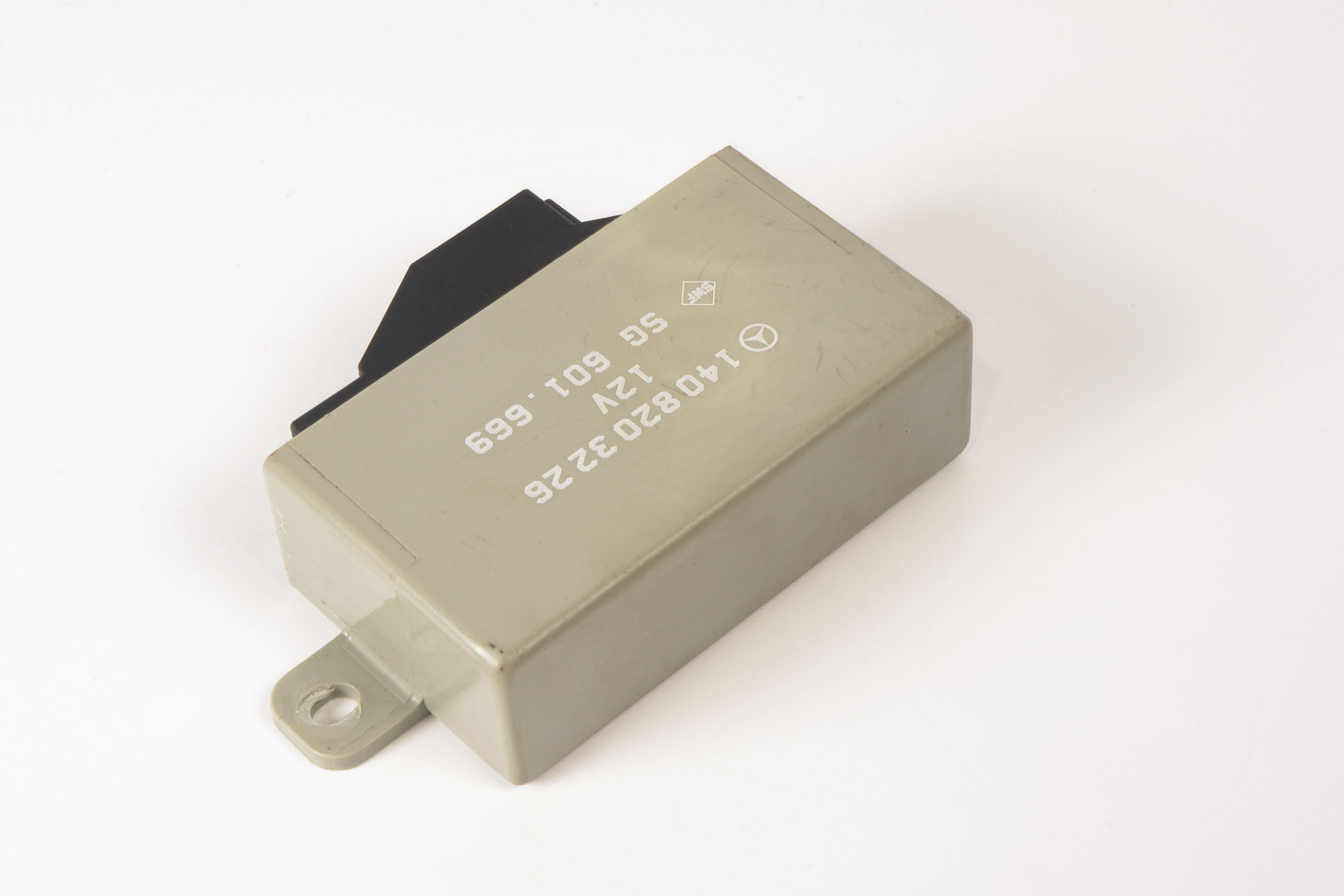 Mercedes 1408203226 Headrest Control Unit | W140 V140 C140 S