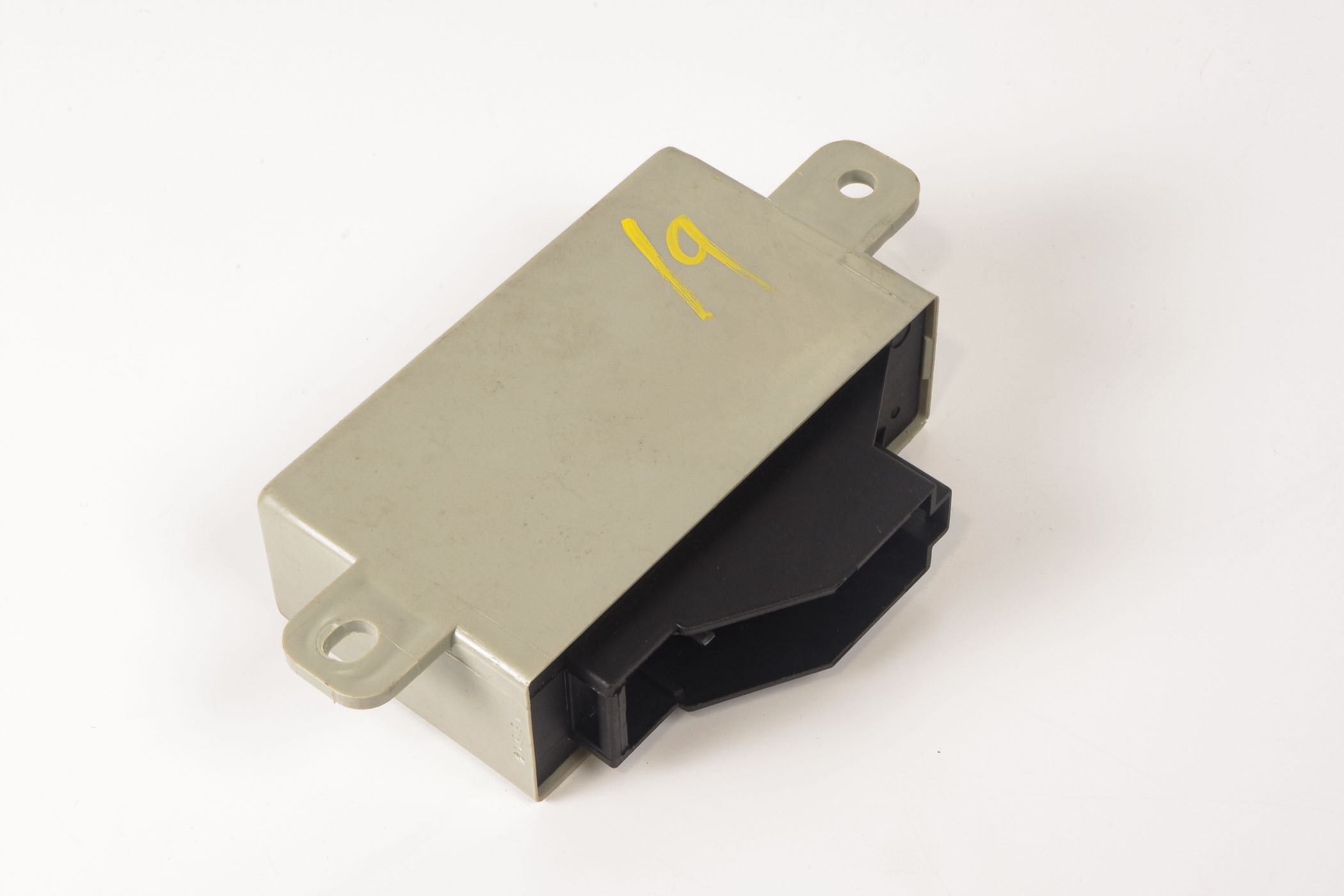Mercedes 1408203226 Headrest Control Unit | W140 V140 C140 S
