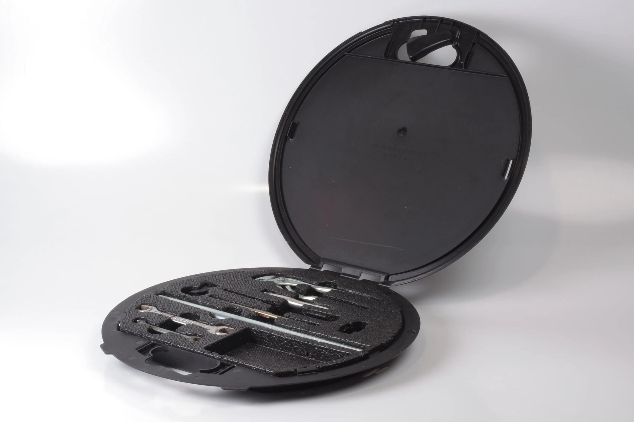 Mercedes 1408900111 Tool Kit (b) | W140 V140 C140 S
