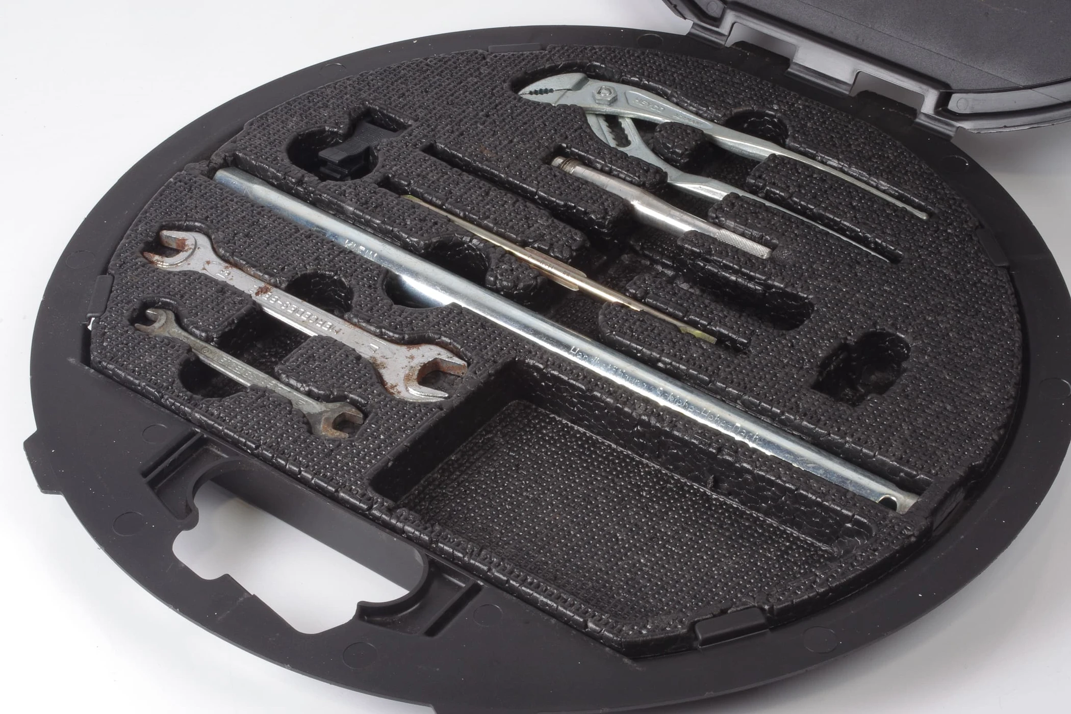 Mercedes 1408900111 Tool Kit (b) | W140 V140 C140 S