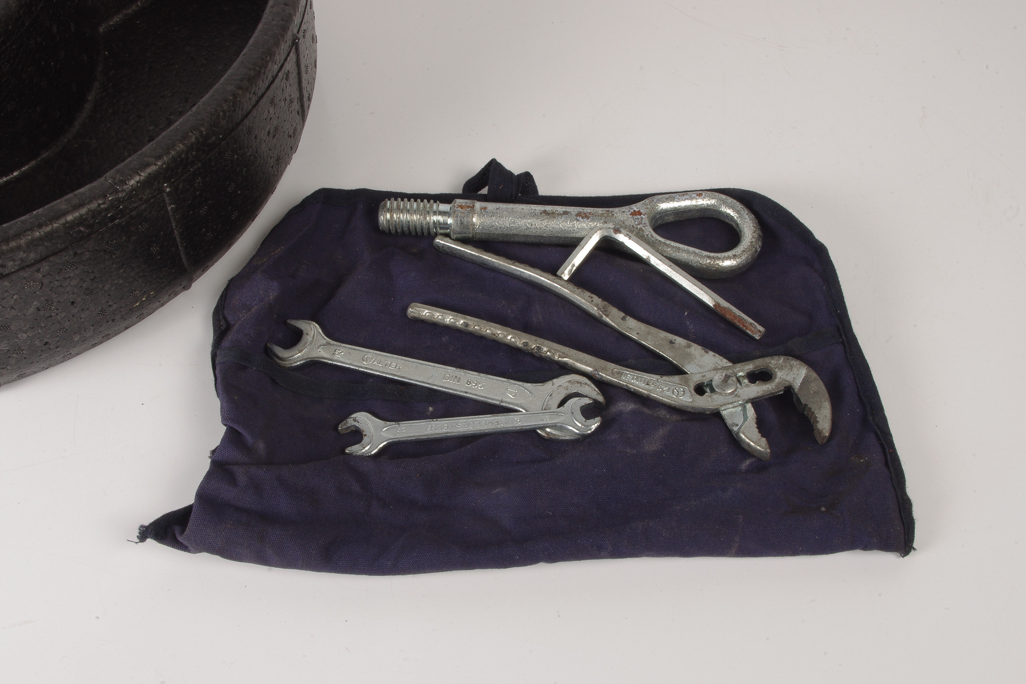 Mercedes 2308990161 Tool Kit | W211 S211 E C219 CLS R230 SL
