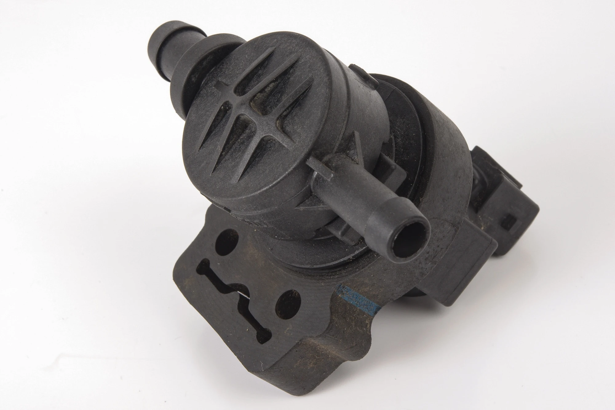 Mercedes 0004701593 Purge Valve | R129 SL W140 W220 S R170 SLK W202 W203...