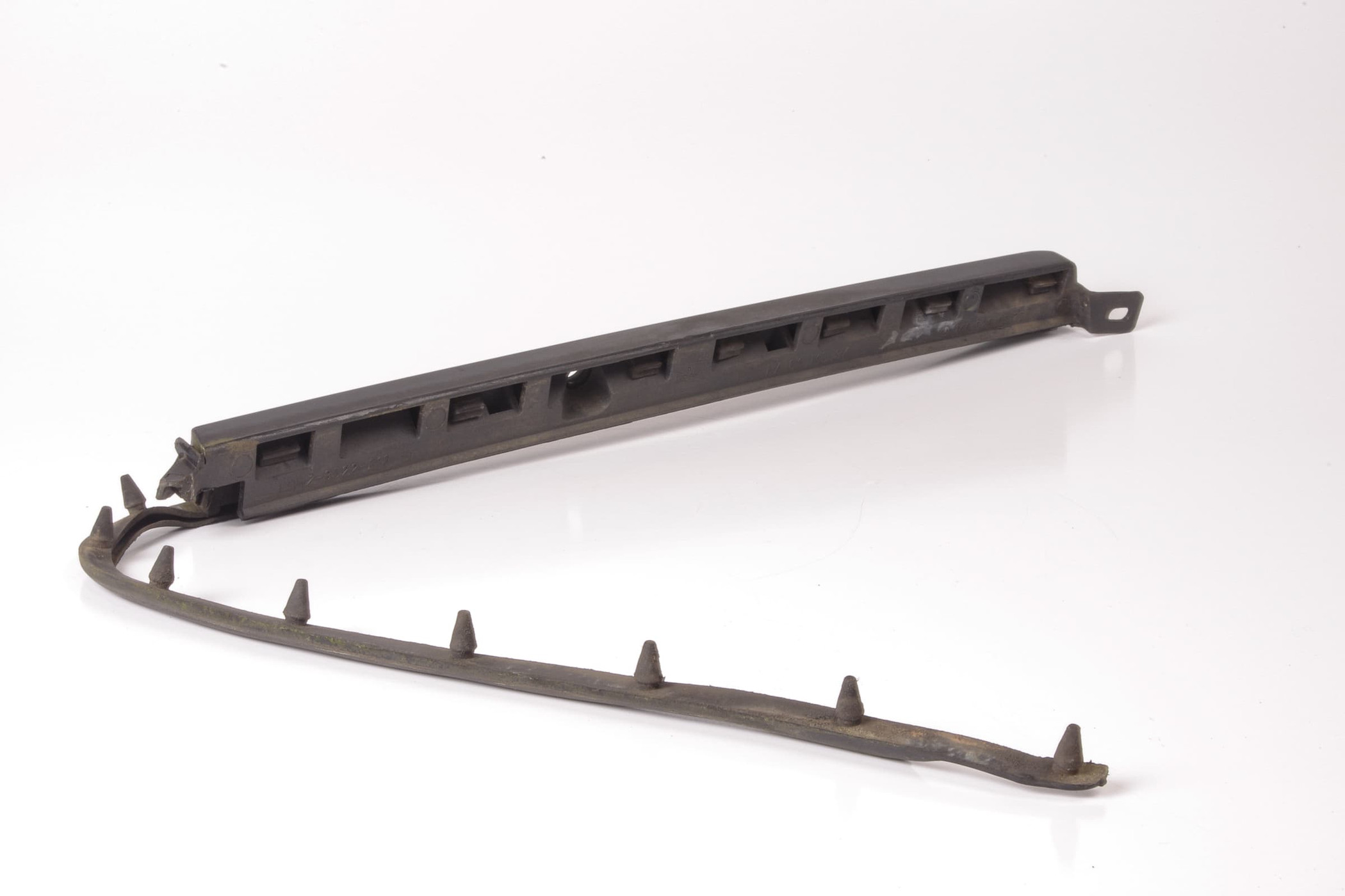 Mercedes 1408260577 Headlight Bezel - Left Black | W140 V140 S