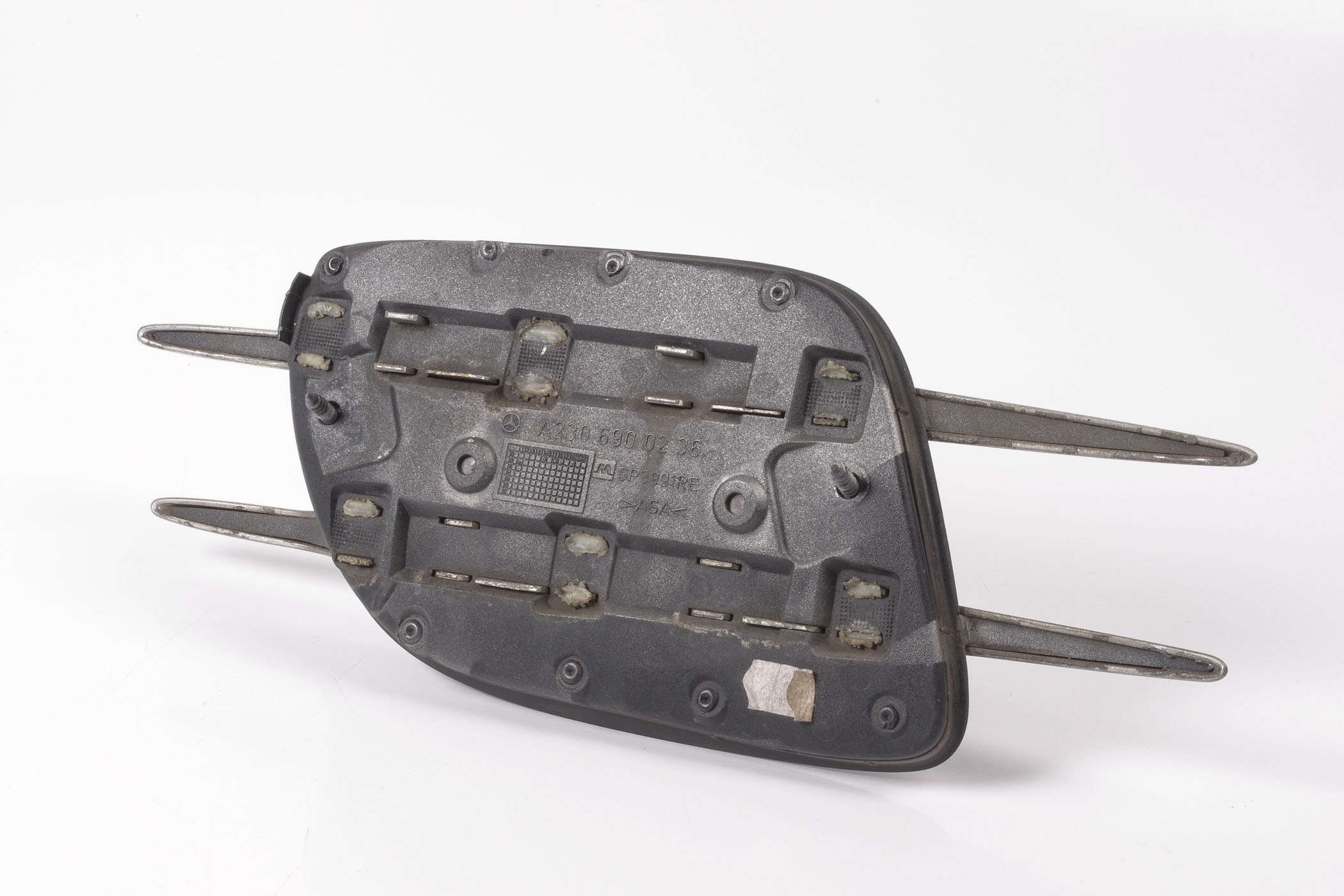 Mercedes 2306900236 Fender Grille - Front Right (b) | R230 SL