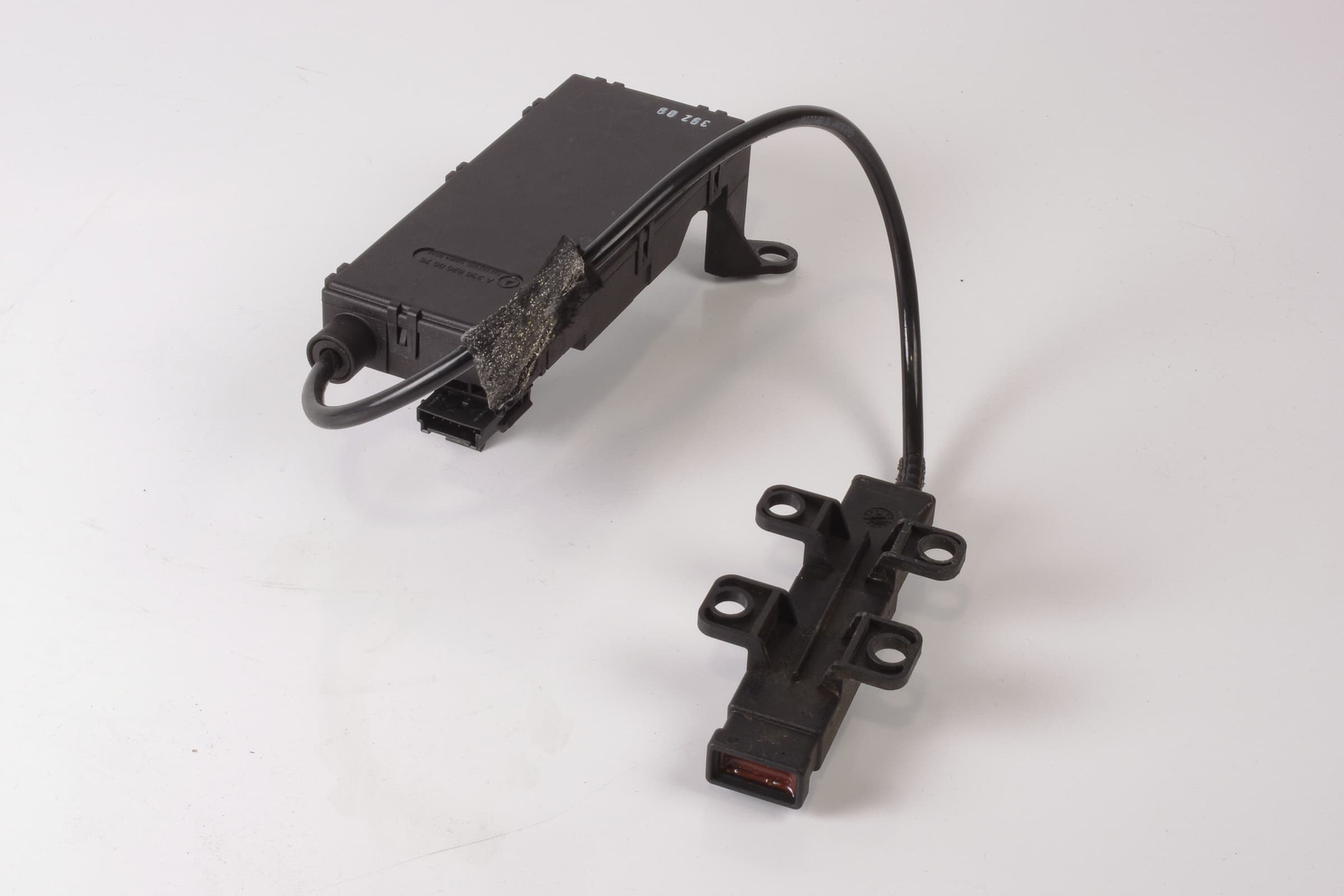 Mercedes 2308200075 Antenna Receiver | R230 SL
