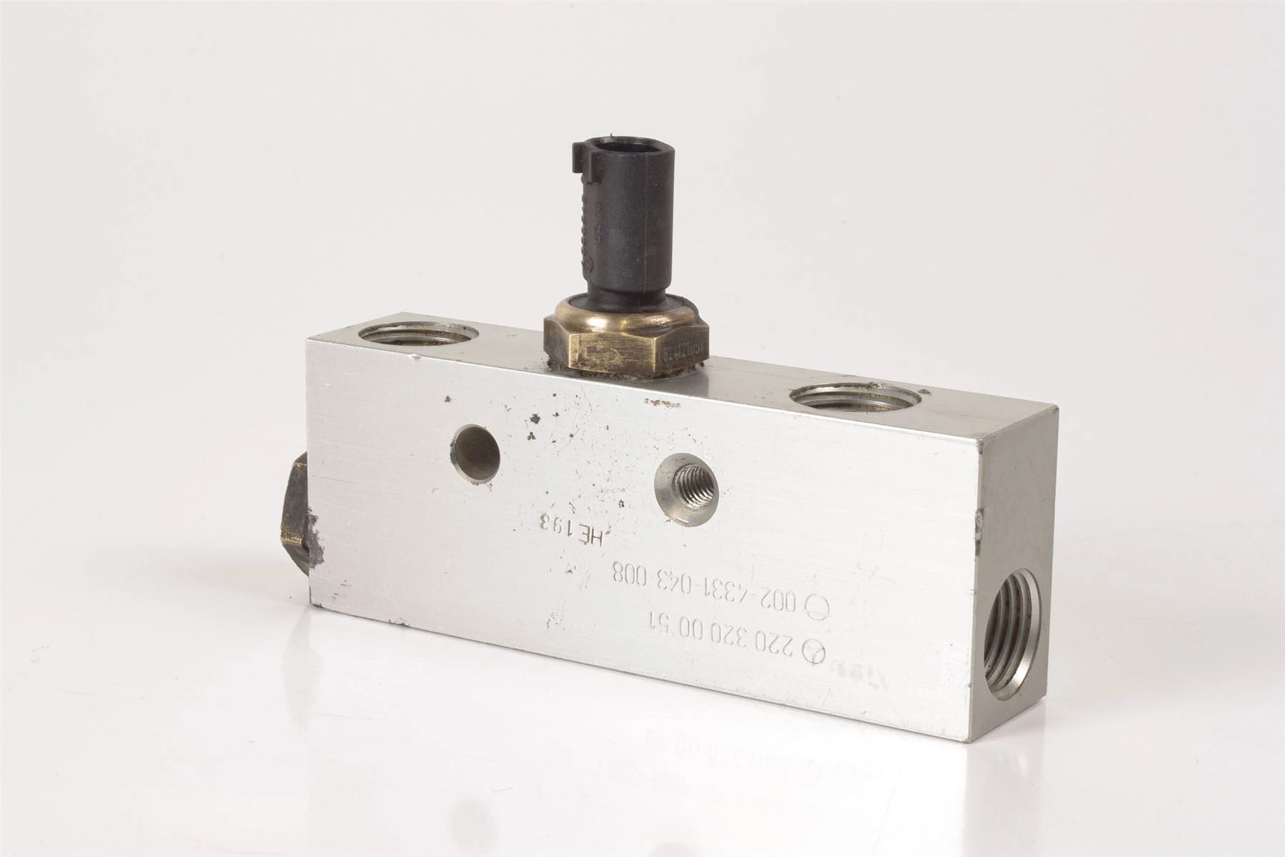 Mercedes 2203200051 ABC Distributor Block | C215 CL W220 S R230 SL