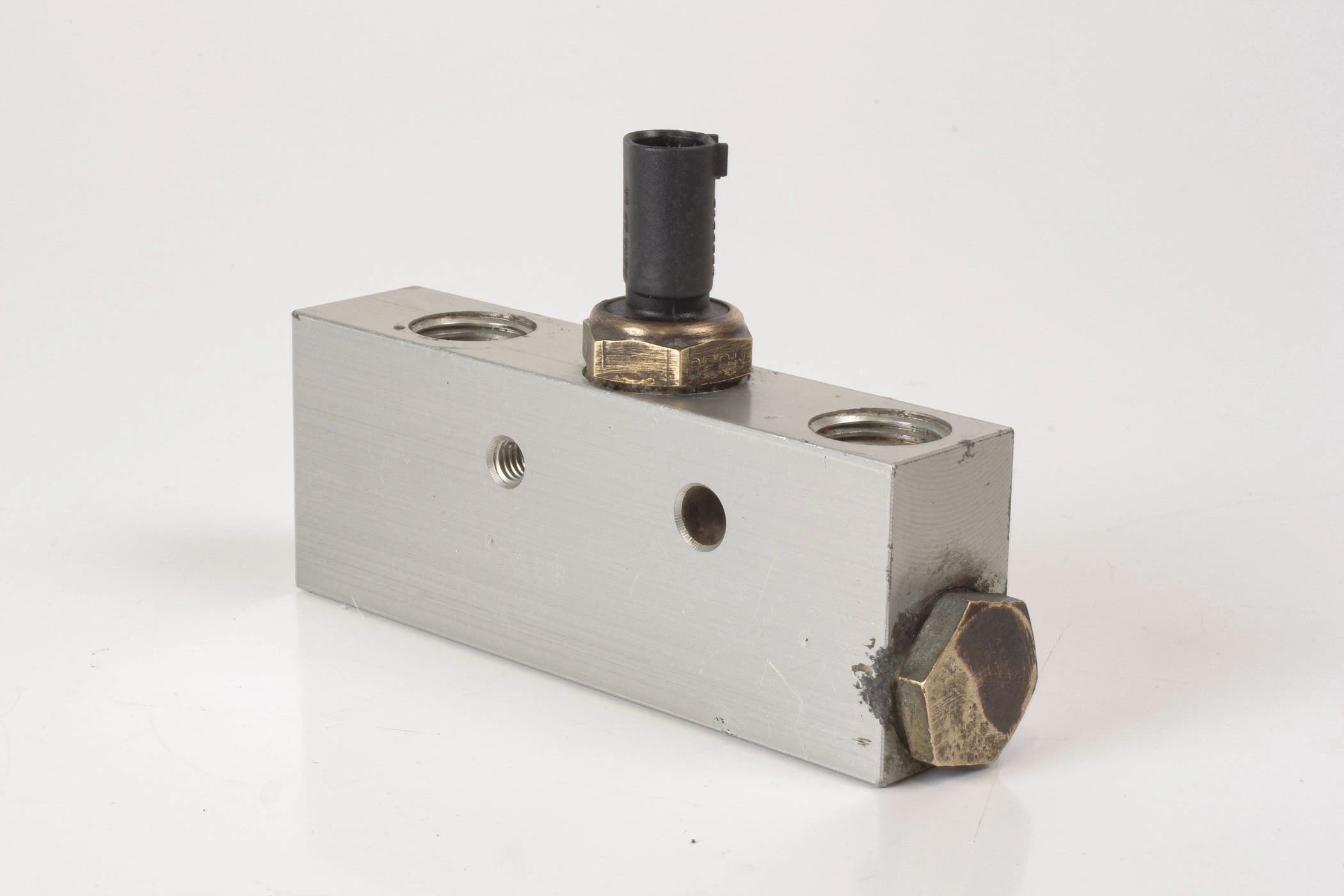 Mercedes 2203200051 ABC Distributor Block | C215 CL W220 S R230 SL