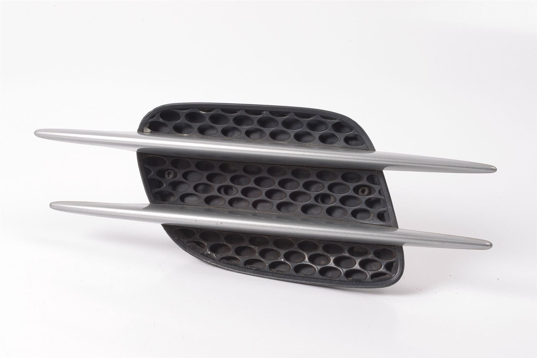 Mercedes 2306900136 Fender Grille - Front Left Silver | R230 SL