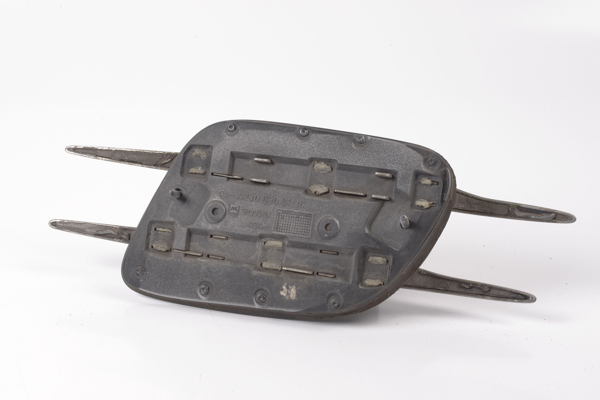 Mercedes 2306900136 Fender Grille - Front Left Silver | R230 SL