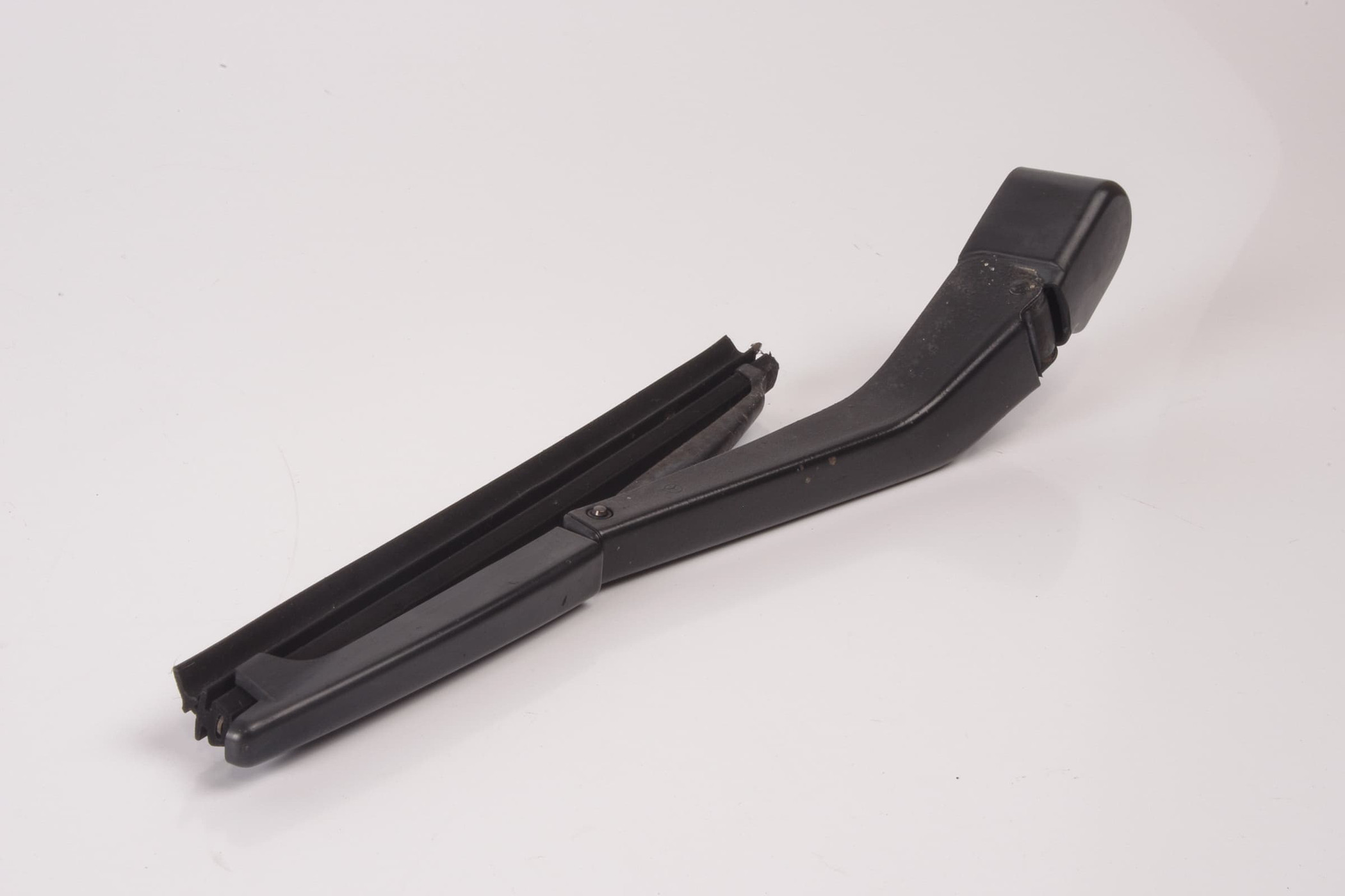 Mercedes 1408202644 Headlight Wiper Arm - Right | C140 S