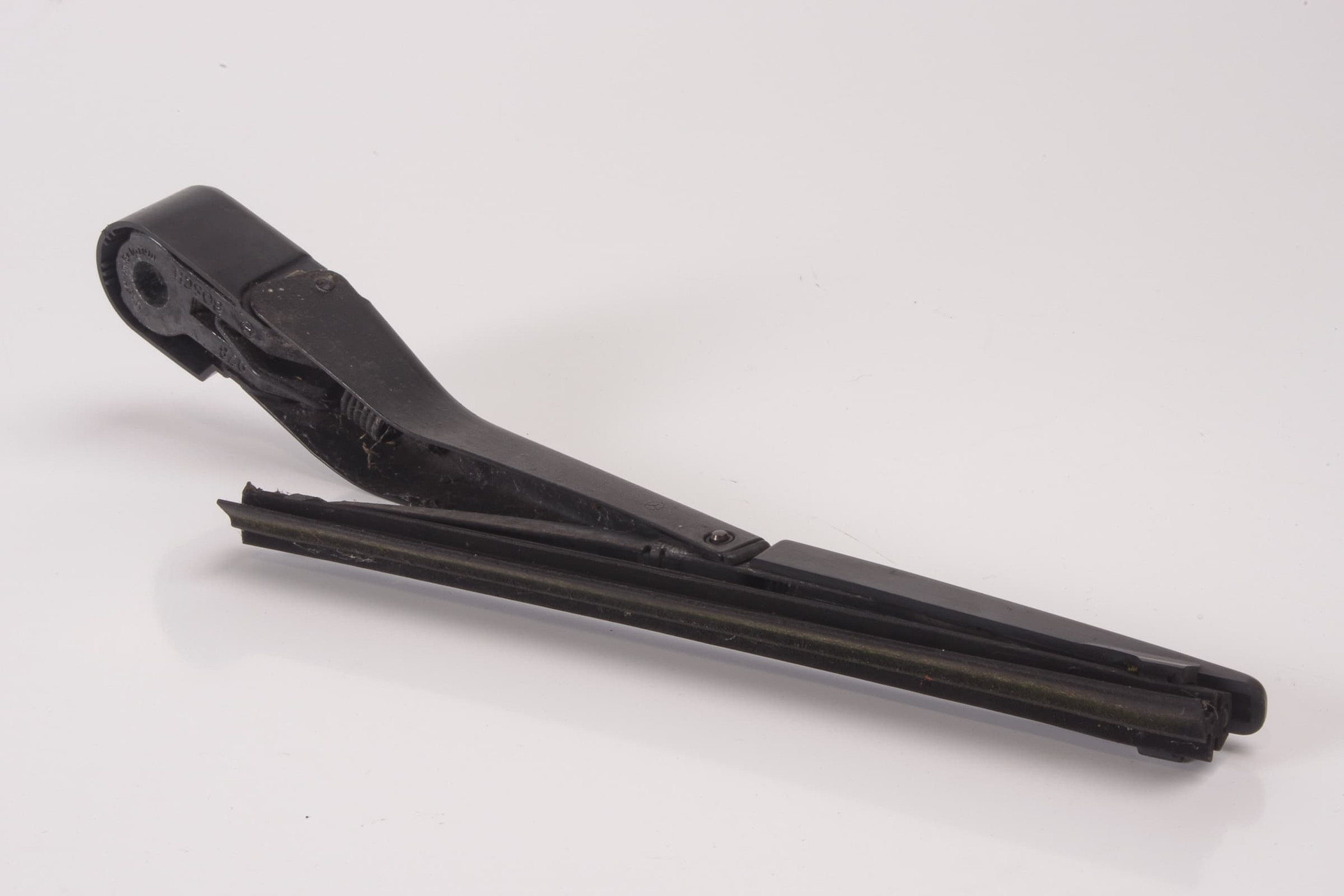 Mercedes 1408202644 Headlight Wiper Arm - Right | C140 S
