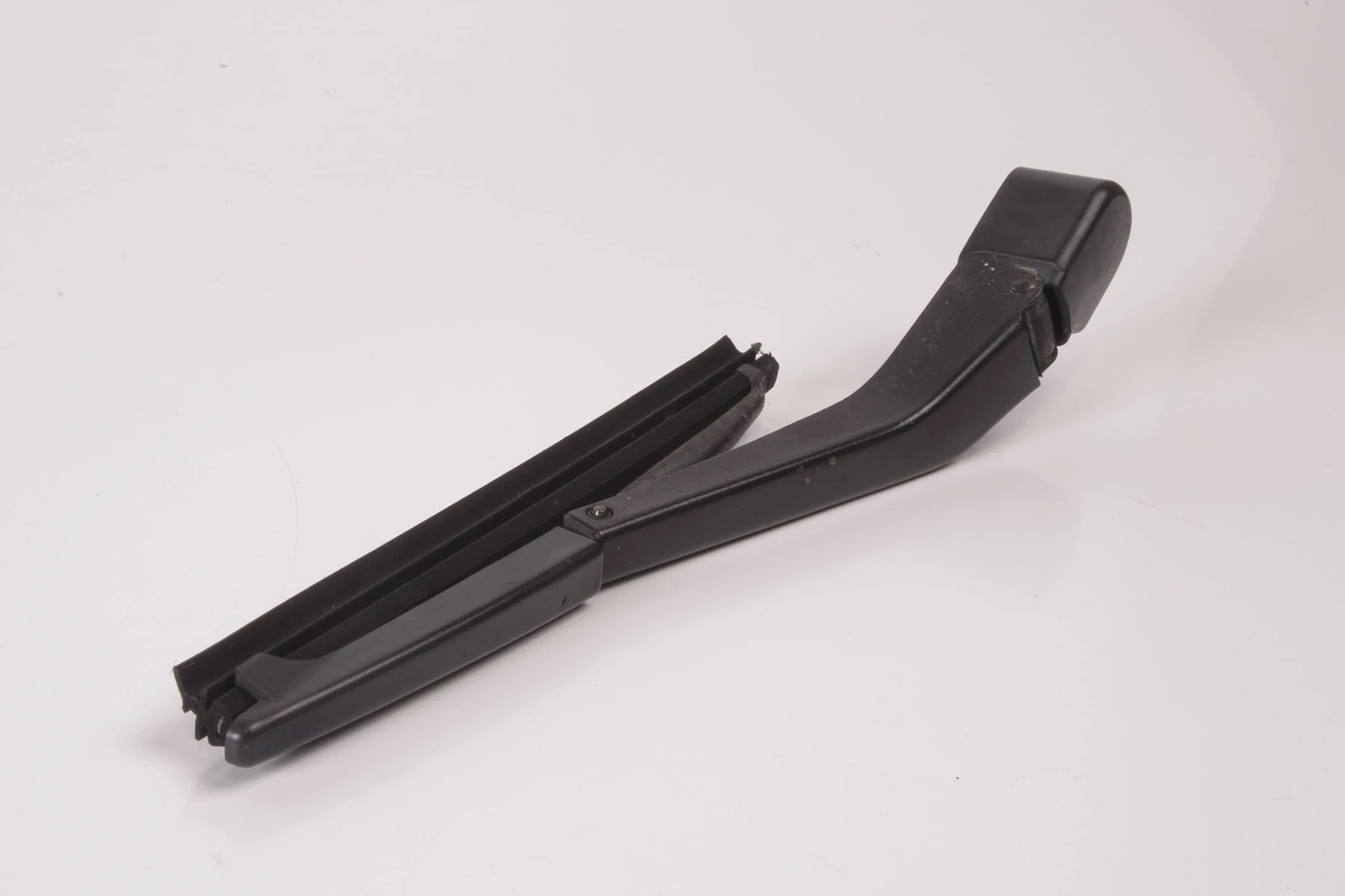 Mercedes 1408202644 Headlight Wiper Arm - Right | C140 S