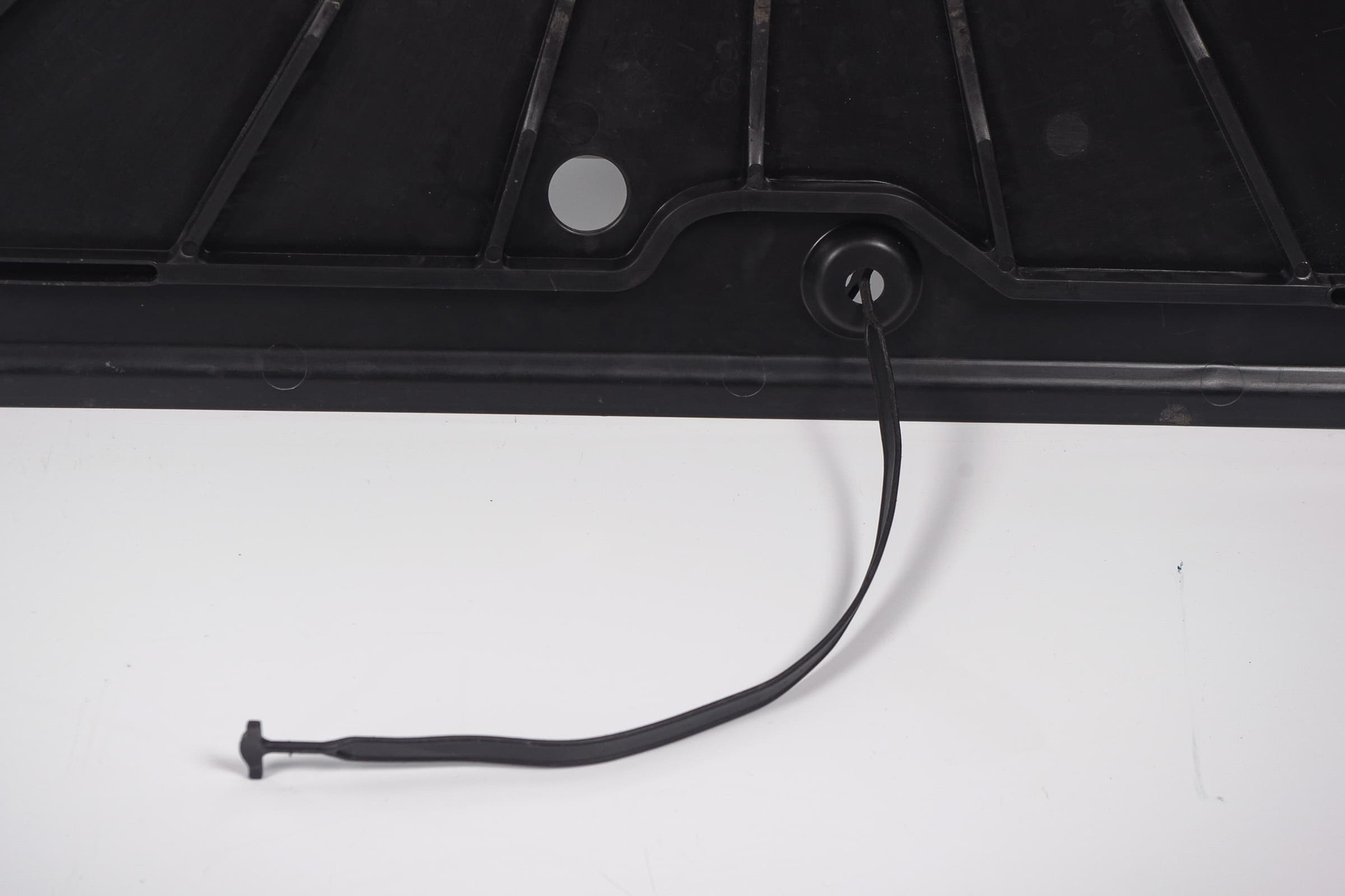 Mercedes 1406932733 Spare Wheel Cover - Rear | W140 V140 C140 S