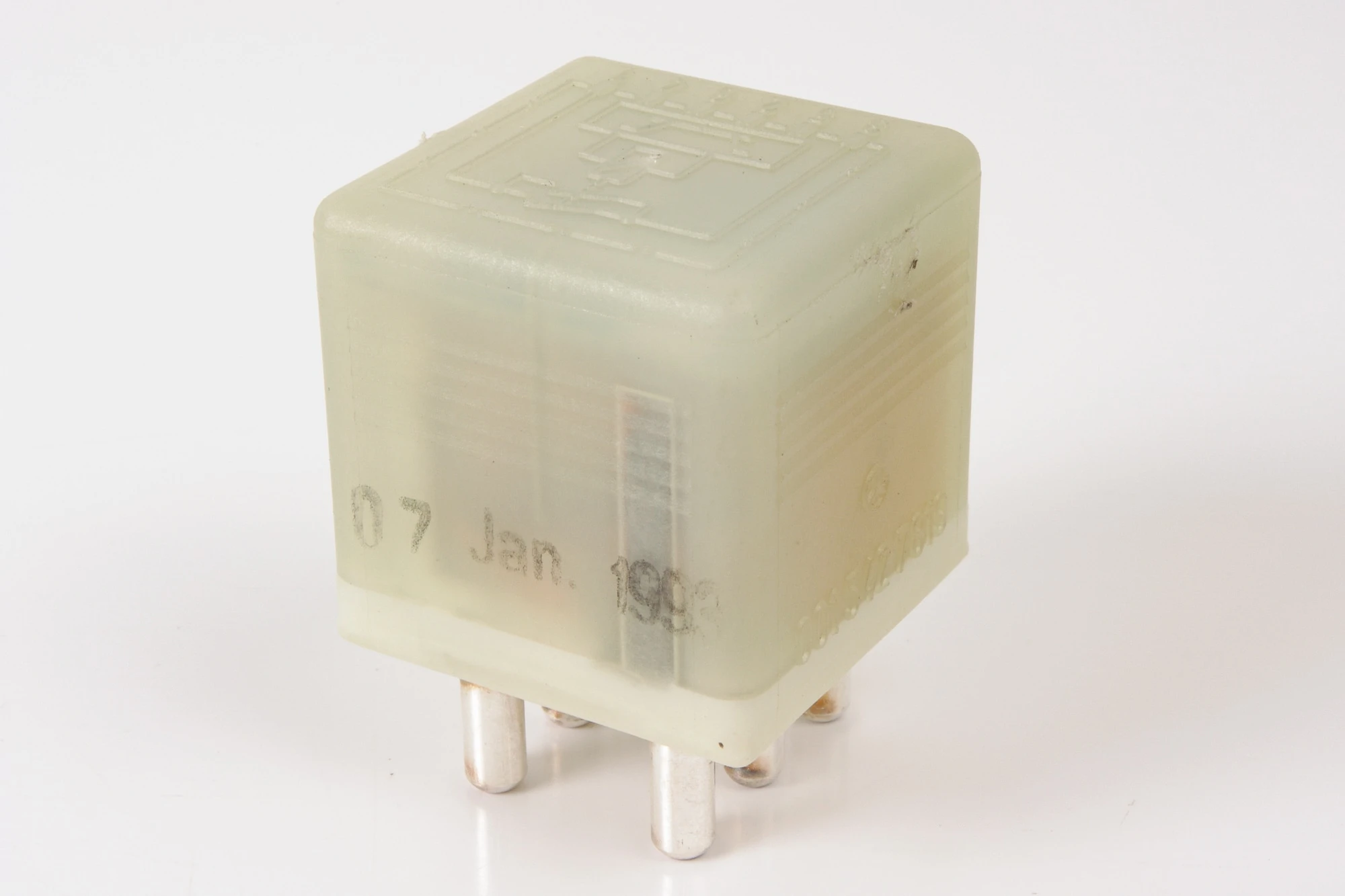 Mercedes 0015427819 Comfort Control Relay (a) | W124 E W126 V140 S R129 SL...