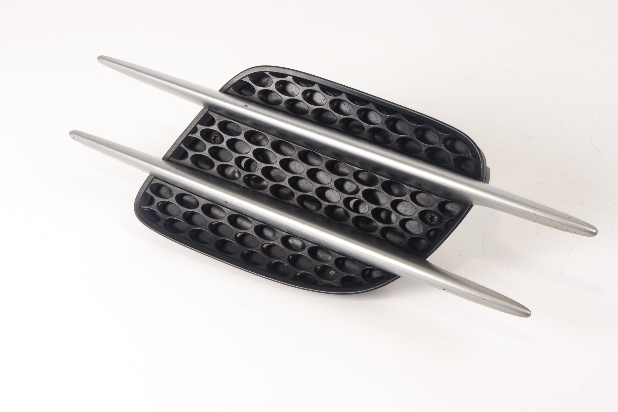 Mercedes 2306900236 Fender Grille - Front Right (a) | R230 SL