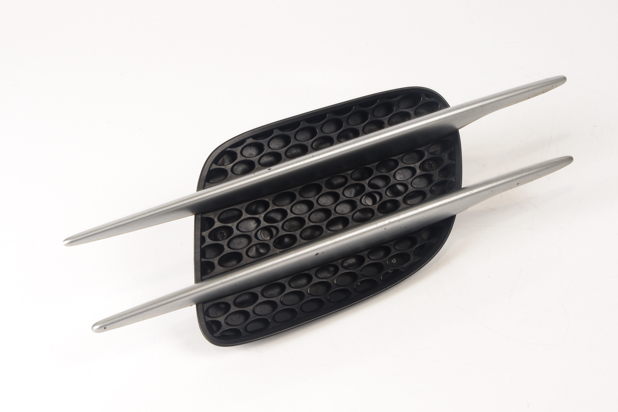 Mercedes 2306900236 Fender Grille - Front Right (a) | R230 SL