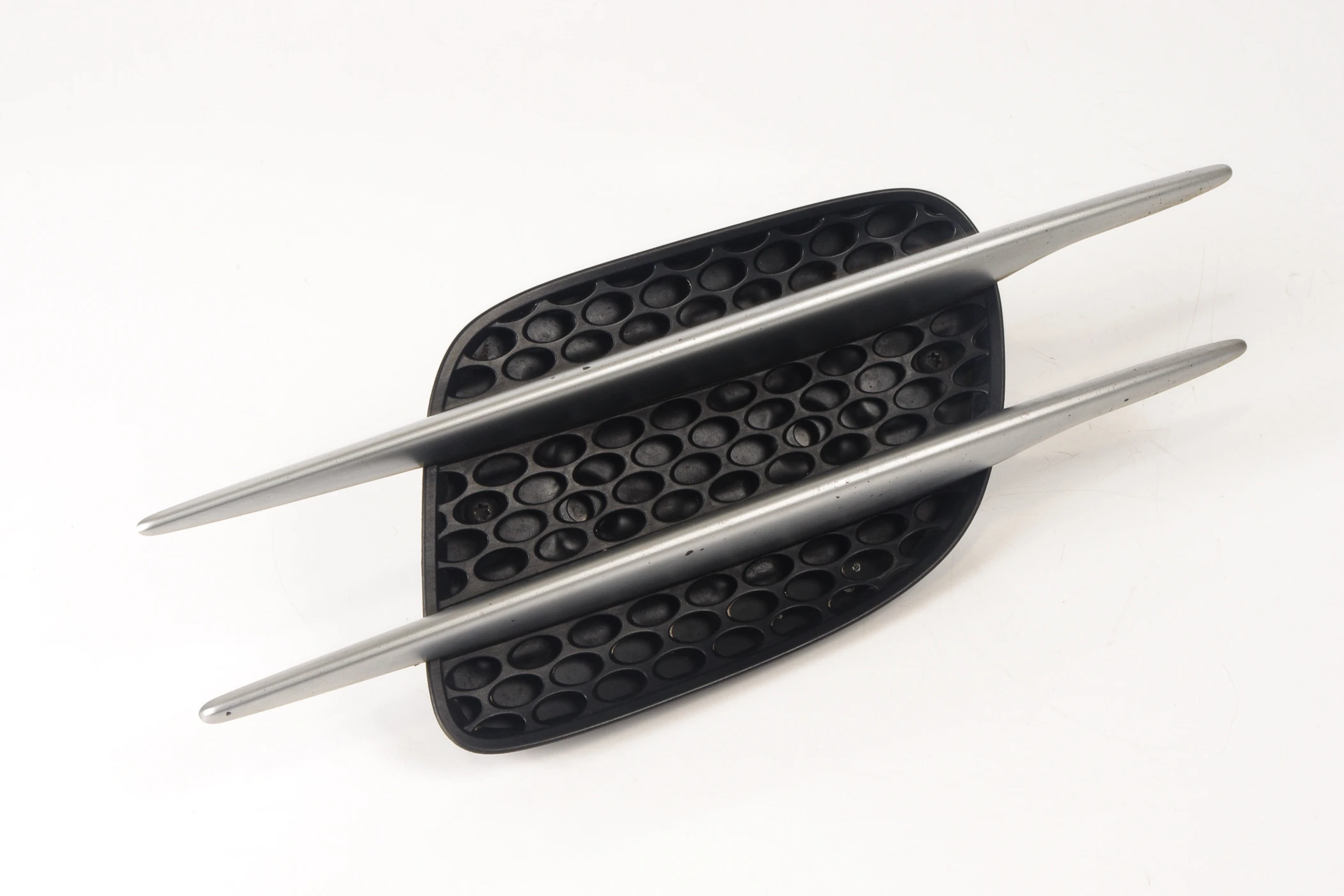 Mercedes 2306900236 Fender Grille - Front Right (a) | R230 SL