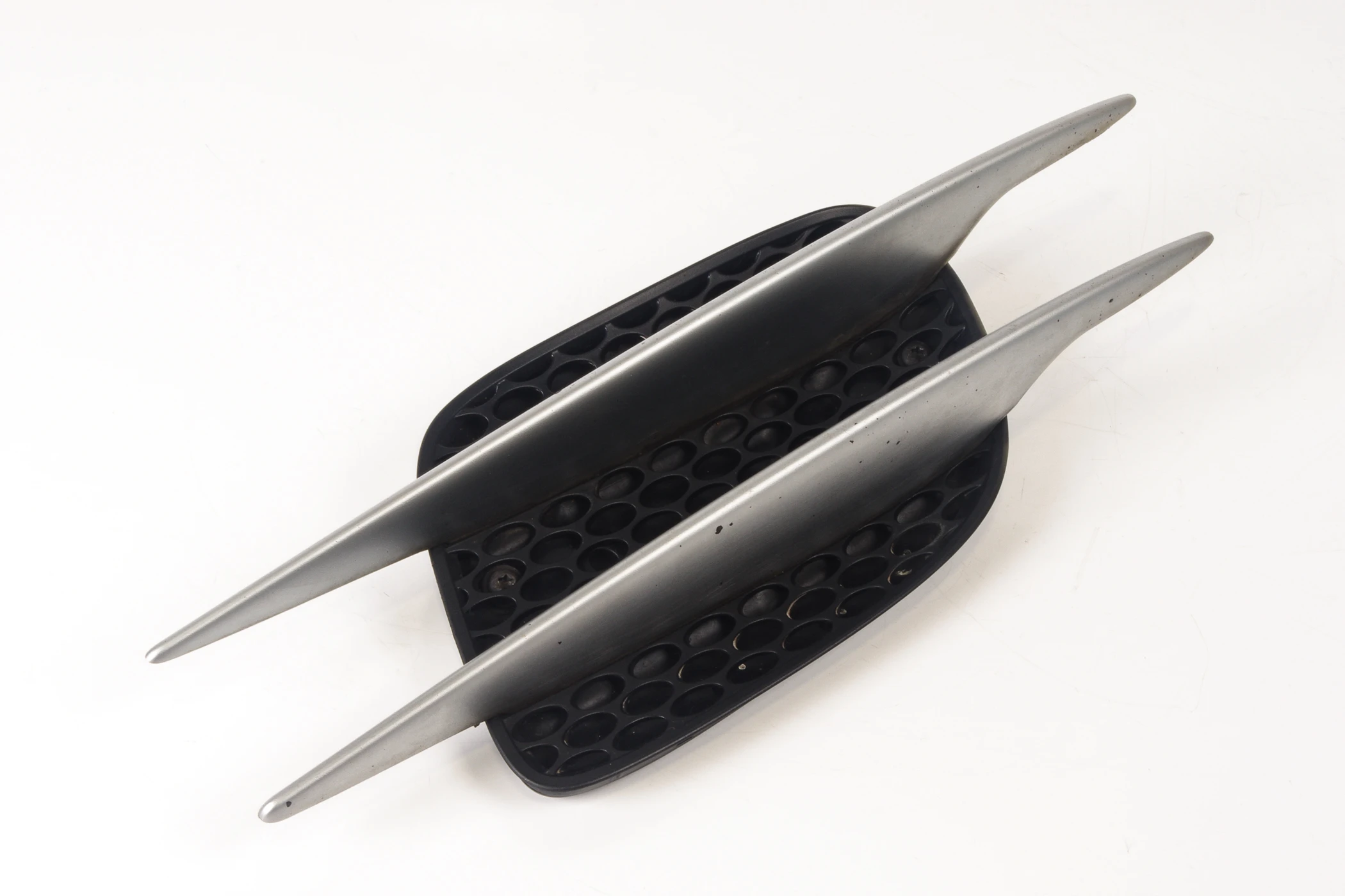 Mercedes 2306900236 Fender Grille - Front Right (a) | R230 SL