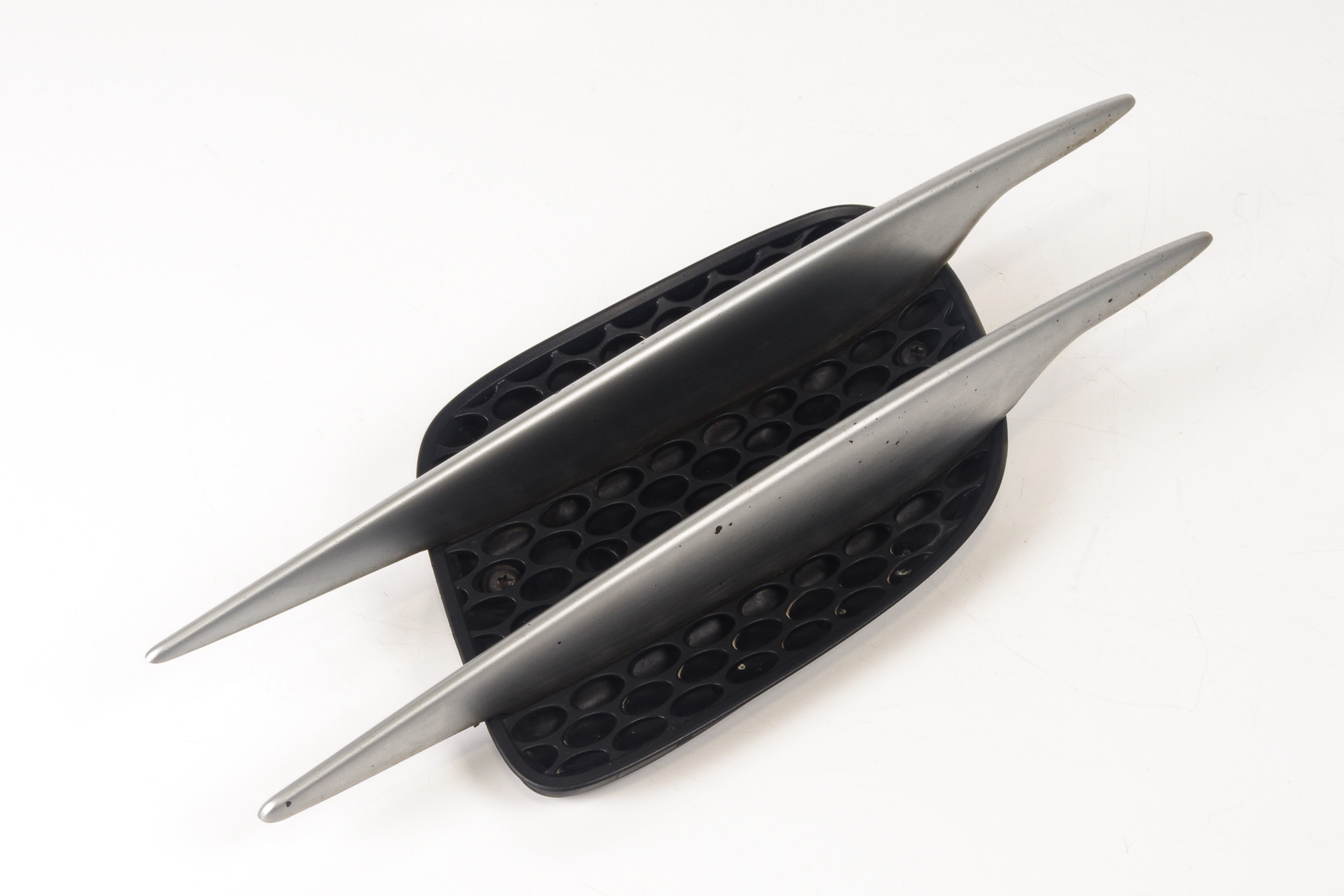 Mercedes 2306900236 Fender Grille - Front Right (a) | R230 SL