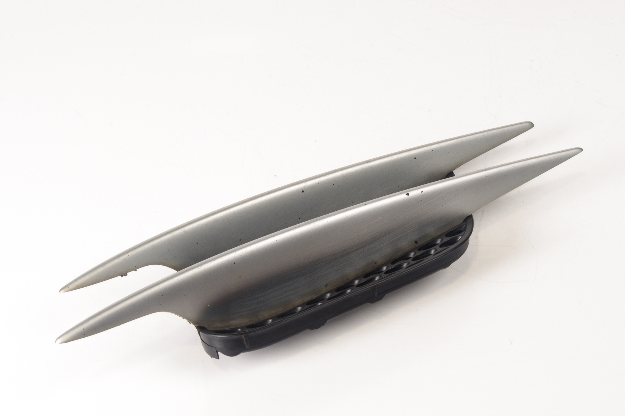 Mercedes 2306900236 Fender Grille - Front Right (a) | R230 SL