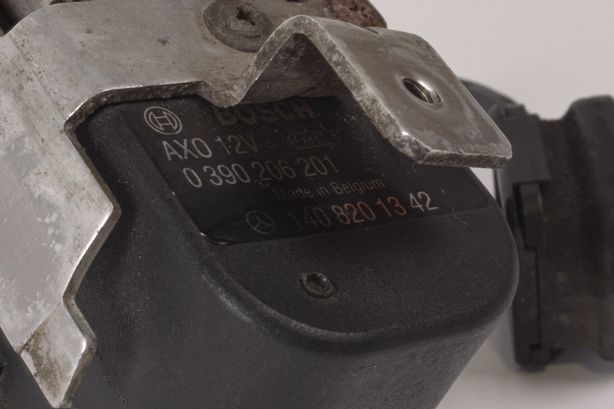 Mercedes 1408201342 Headlight Wiper Motor - Front Left | W140 V140 C140 S