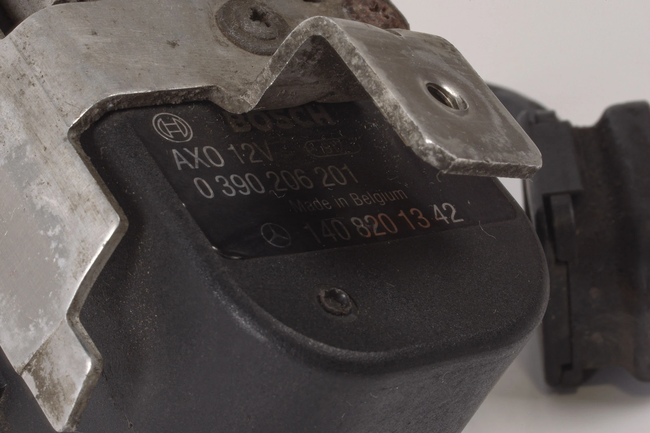 Mercedes 1408201342 Headlight Wiper Motor - Front Left | W140 V140 C140 S