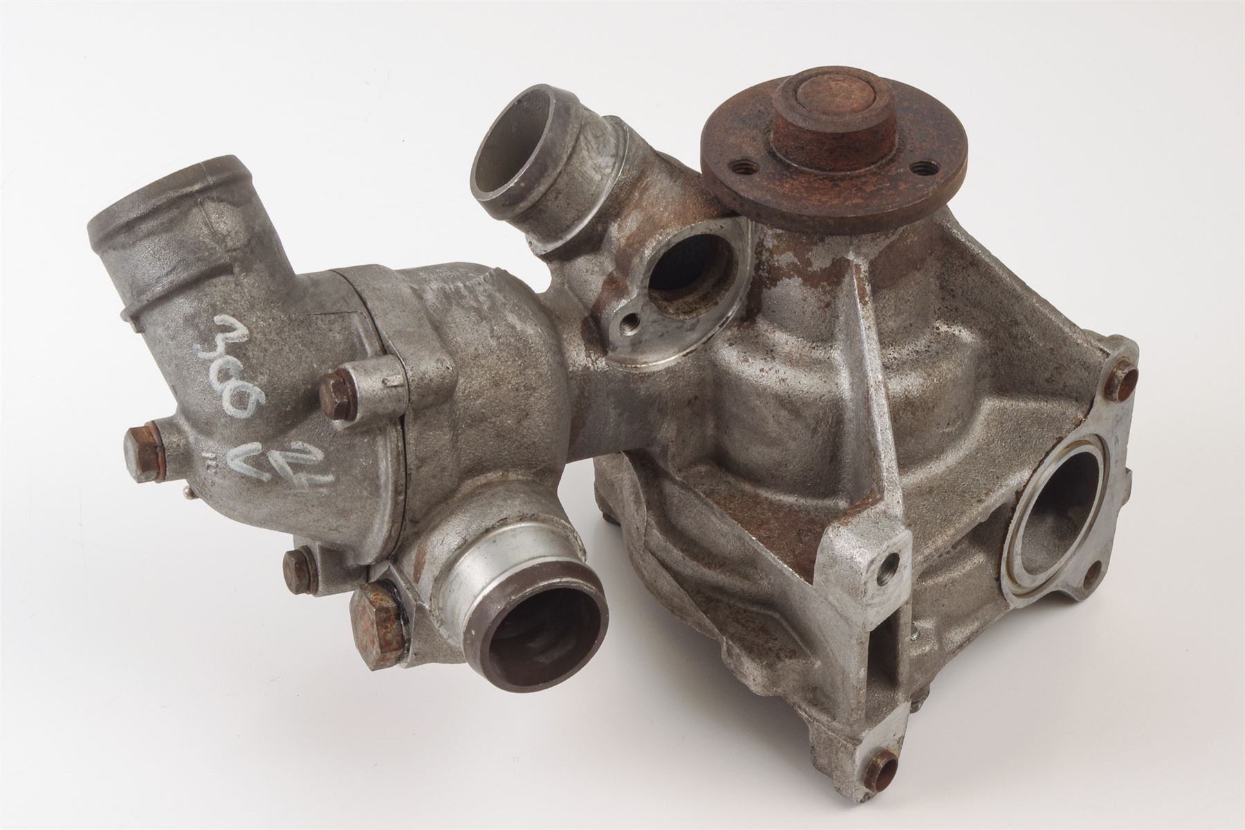 Mercedes 1042002901 Water Pump | W124 C124 A124 S124 E R129 SL