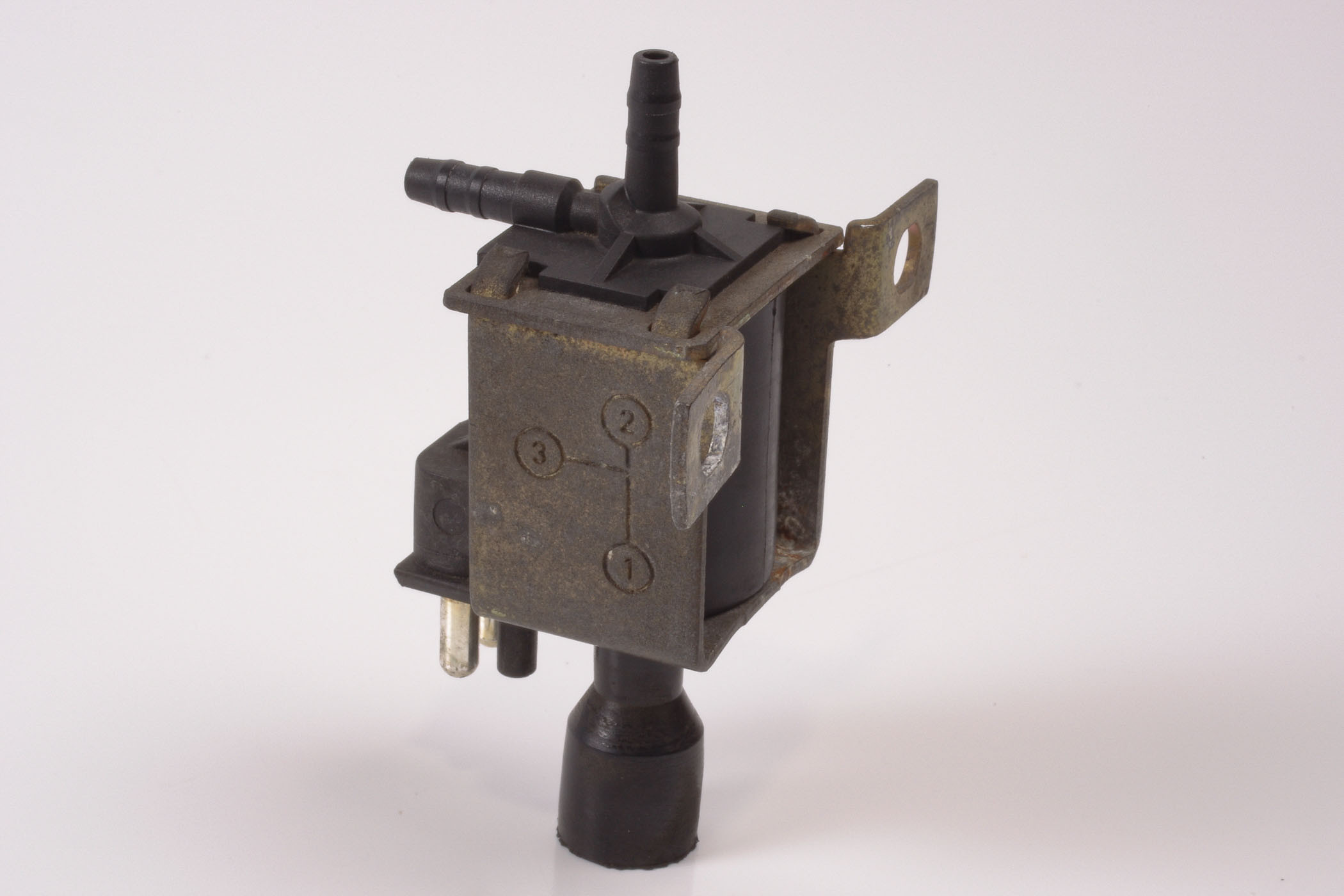 Mercedes 0015407097 Purge Valve | W100 W108 W109 W111 W116 W126 W140 S C107...