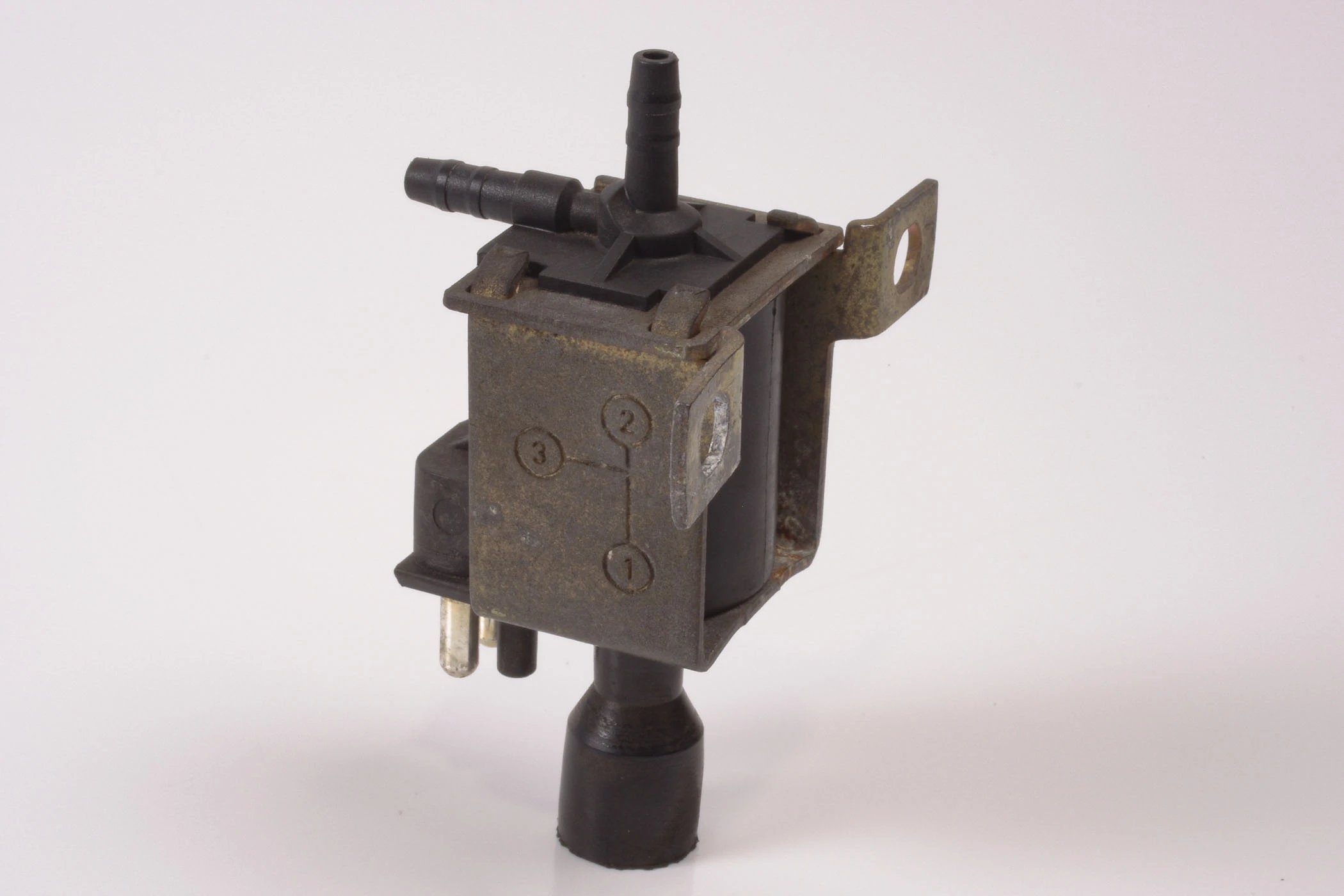 Mercedes 0015407097 Purge Valve | W100 W108 W109 W111 W116 W126 W140 S C107...