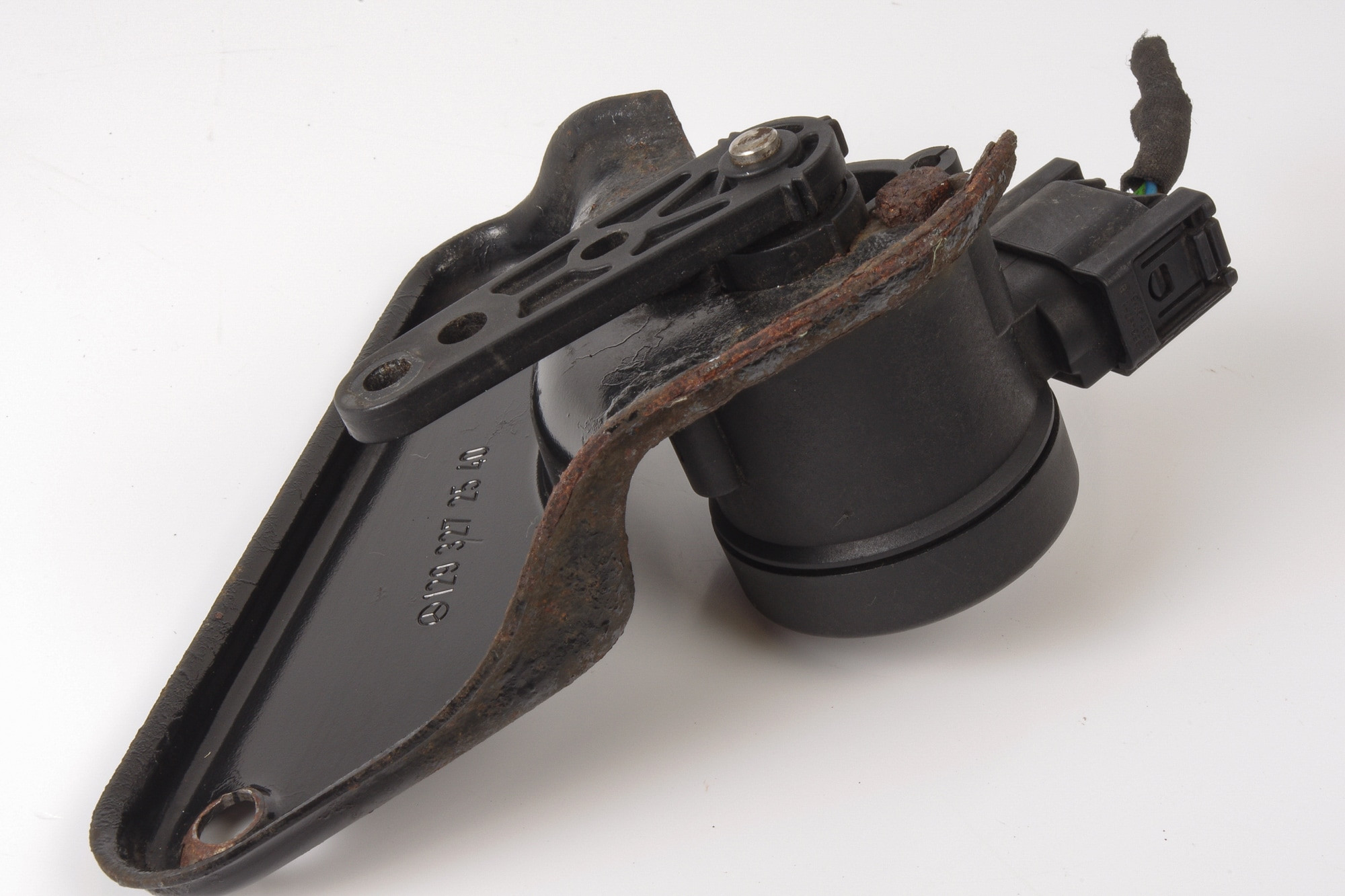 Mercedes 0105427517 Headlight Level Sensor - Front (b) | R129 SL W140 S W202...