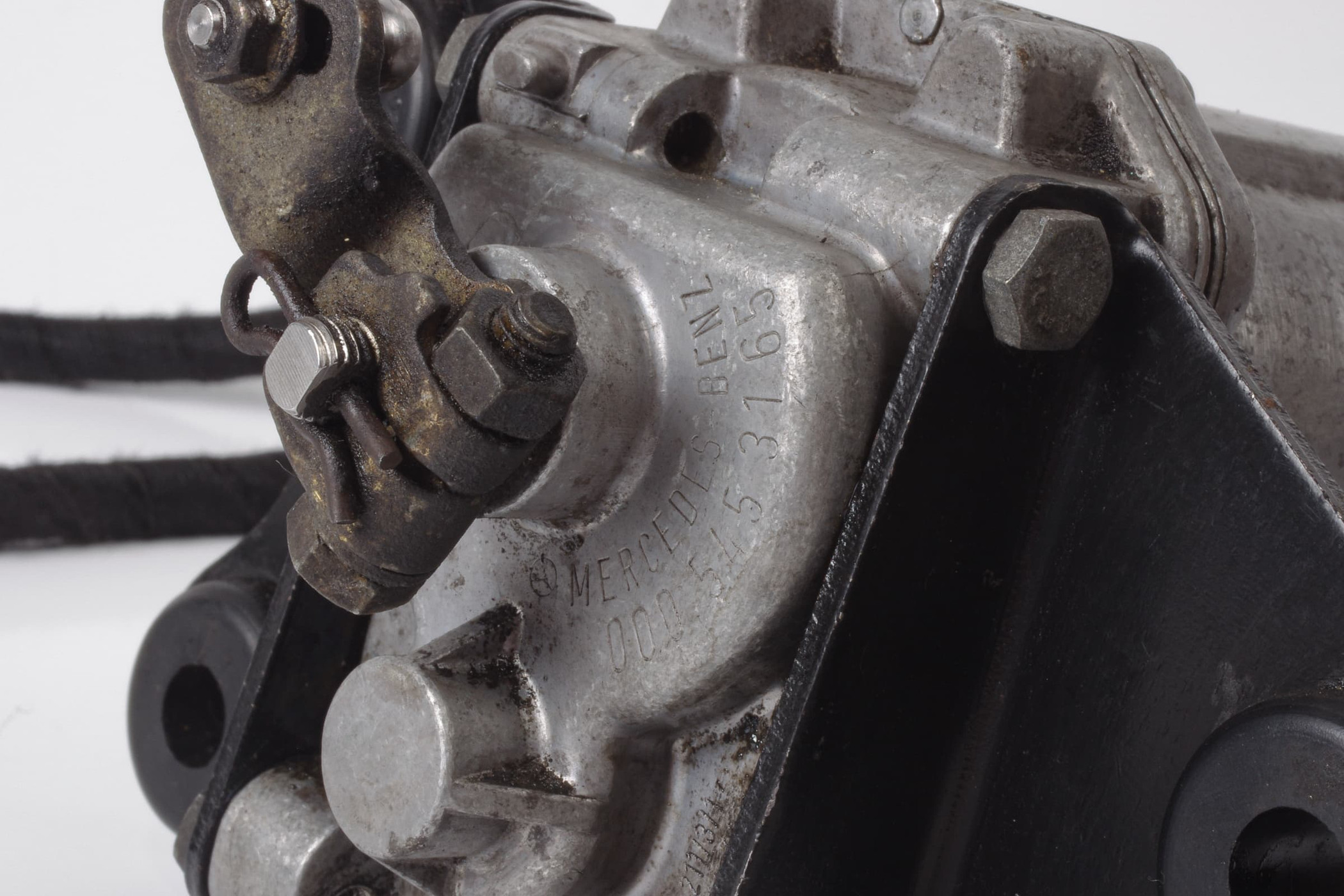 Mercedes 0005453165 ASR Actuator | R129 SL (Archive)