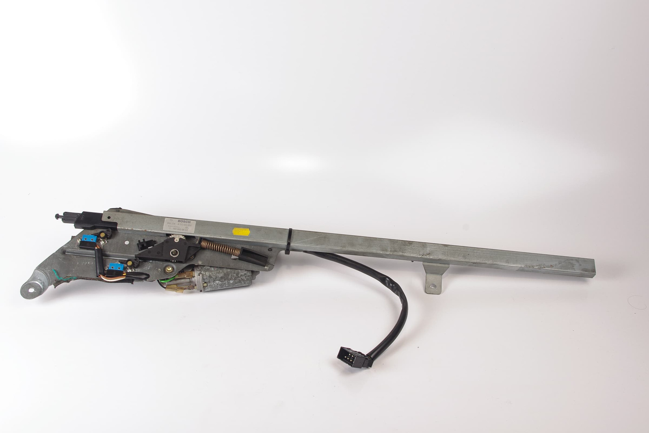 Mercedes 1408600682 Seat Belt Presenter - Right | W100 W116 W126 W140 S C107...