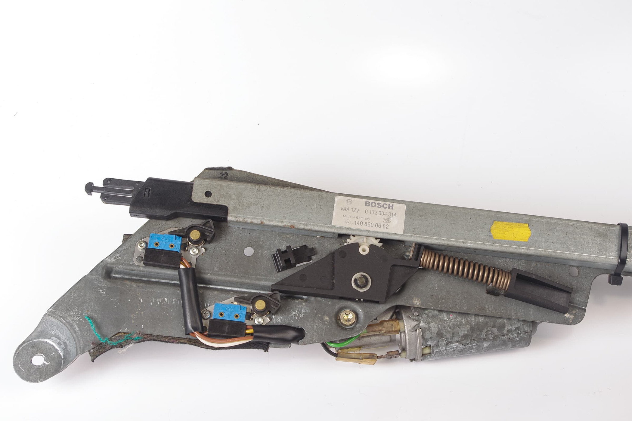 Mercedes 1408600682 Seat Belt Presenter - Right | W100 W116 W126 W140 S C107...