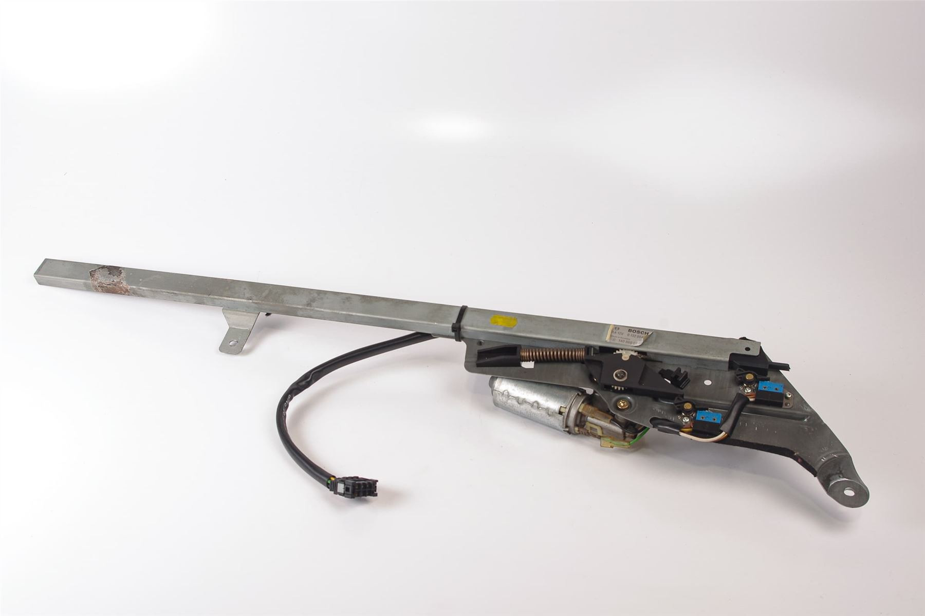 Mercedes 1408600582 Seat Belt Presenter - Left | W100 W116 W126 W140 S C107...