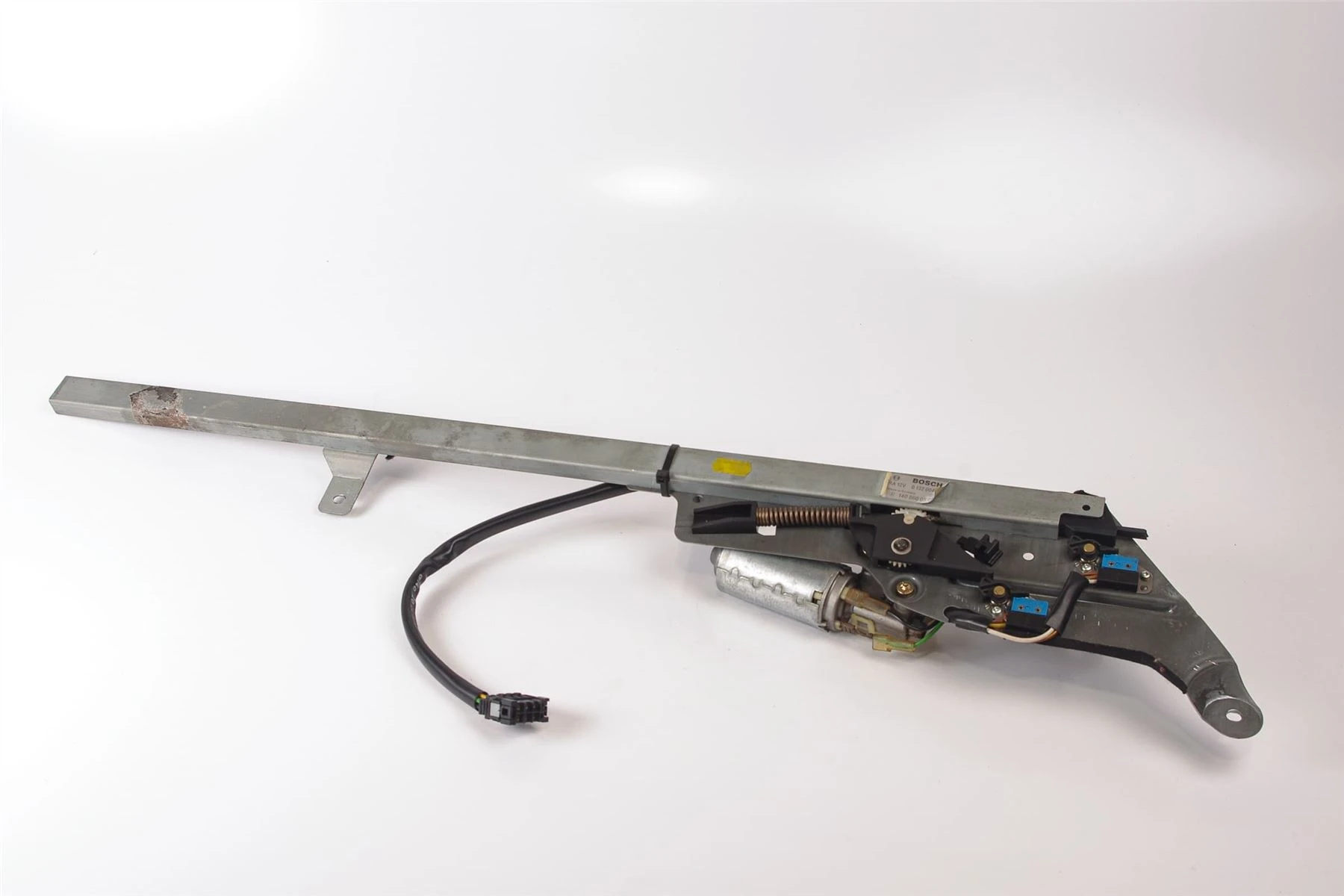 Mercedes 1408600582 Seat Belt Presenter - Left | W100 W116 W126 W140 S C107...