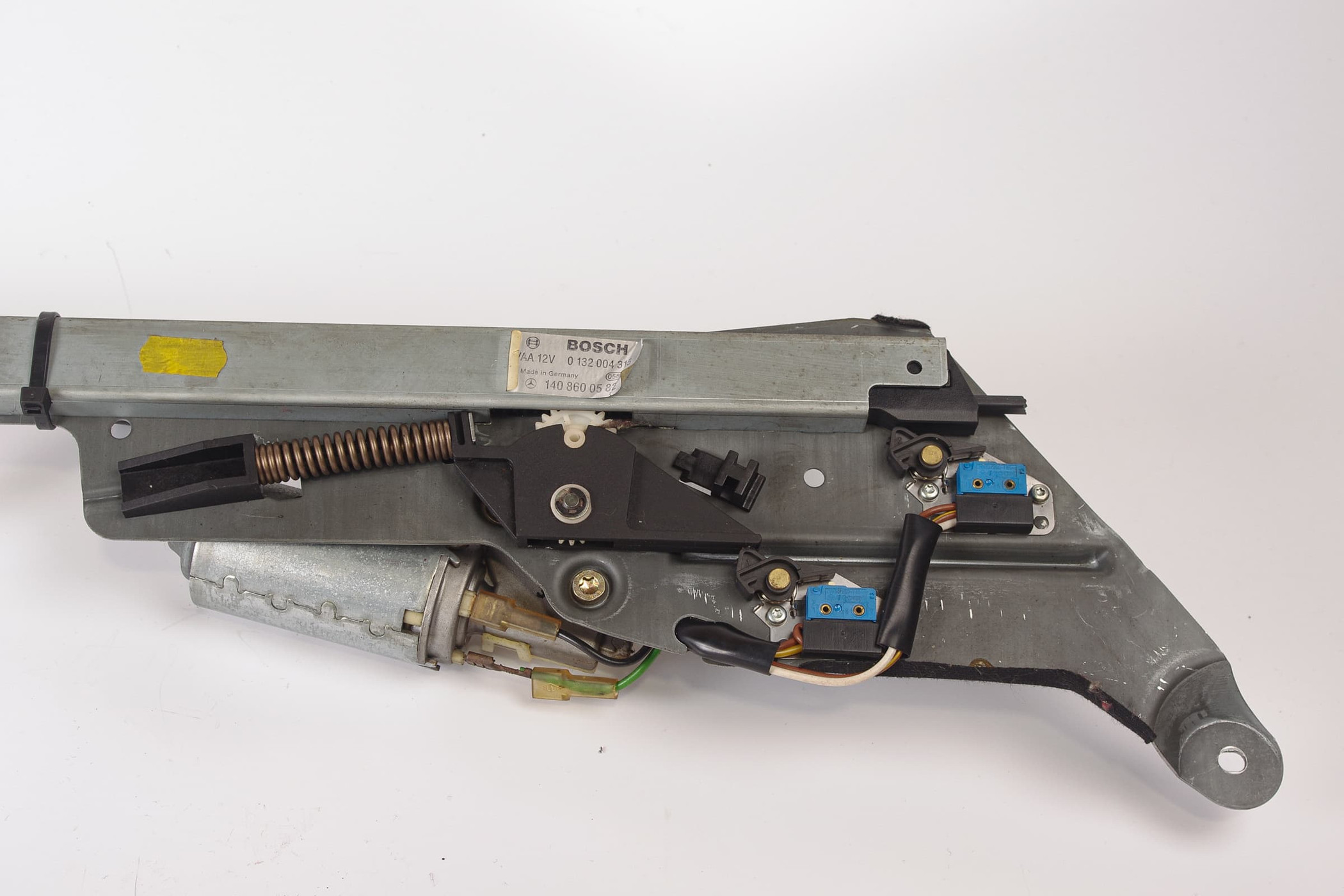 Mercedes 1408600582 Seat Belt Presenter - Left | W100 W116 W126 W140 S C107...