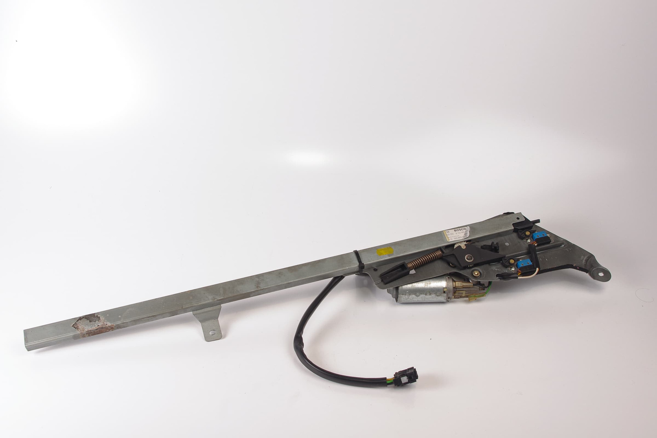 Mercedes 1408600582 Seat Belt Presenter - Left | W100 W116 W126 W140 S C107...