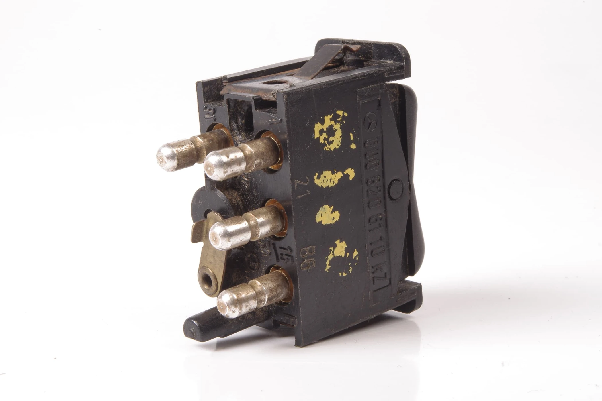 Mercedes 0008206110 Demist Switch - Rear | W123 E W126 V140 S