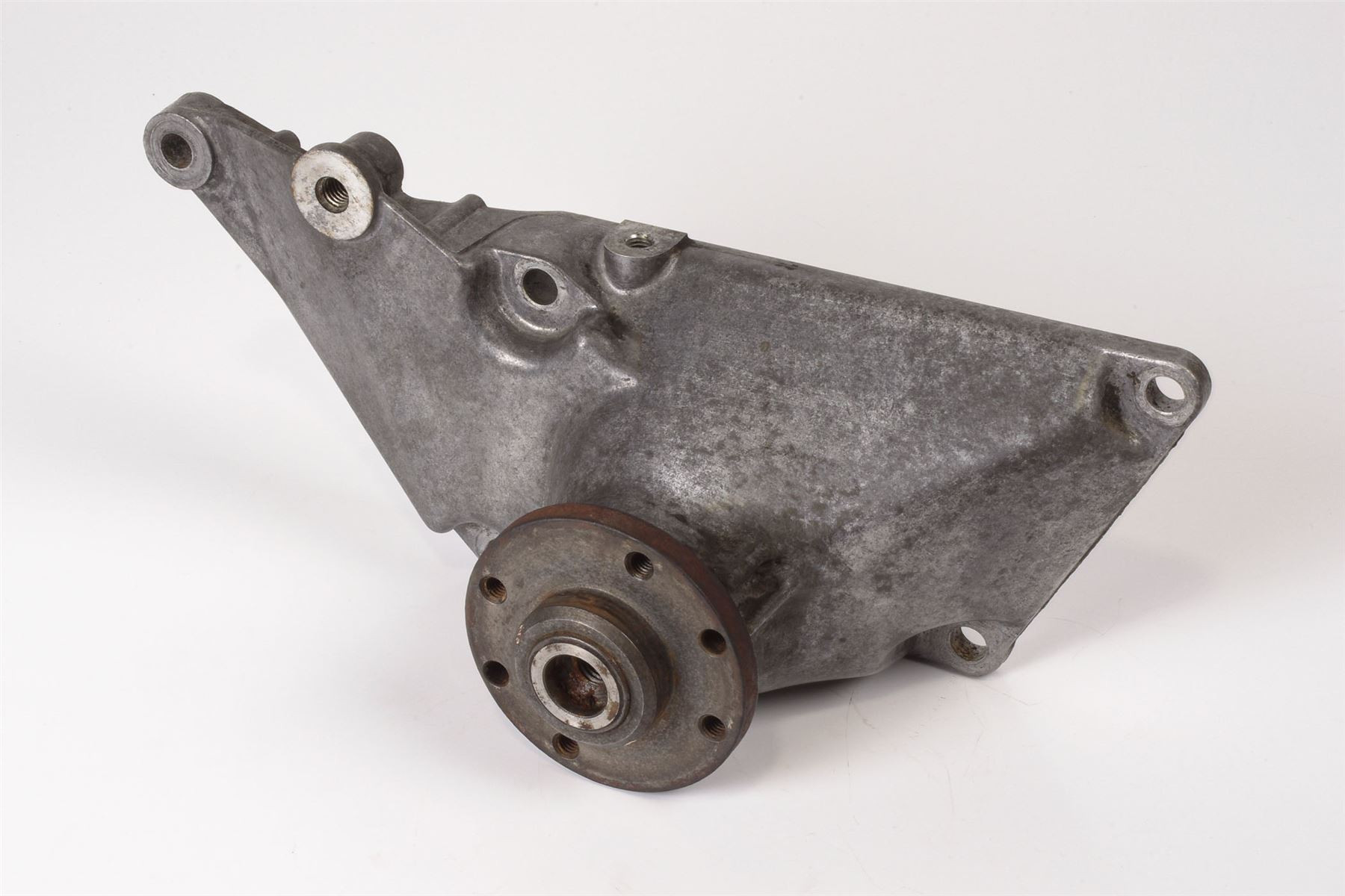 Mercedes 1042050305 Viscous Fan Bracket | W124 C124 A124 S124 E R129 SL