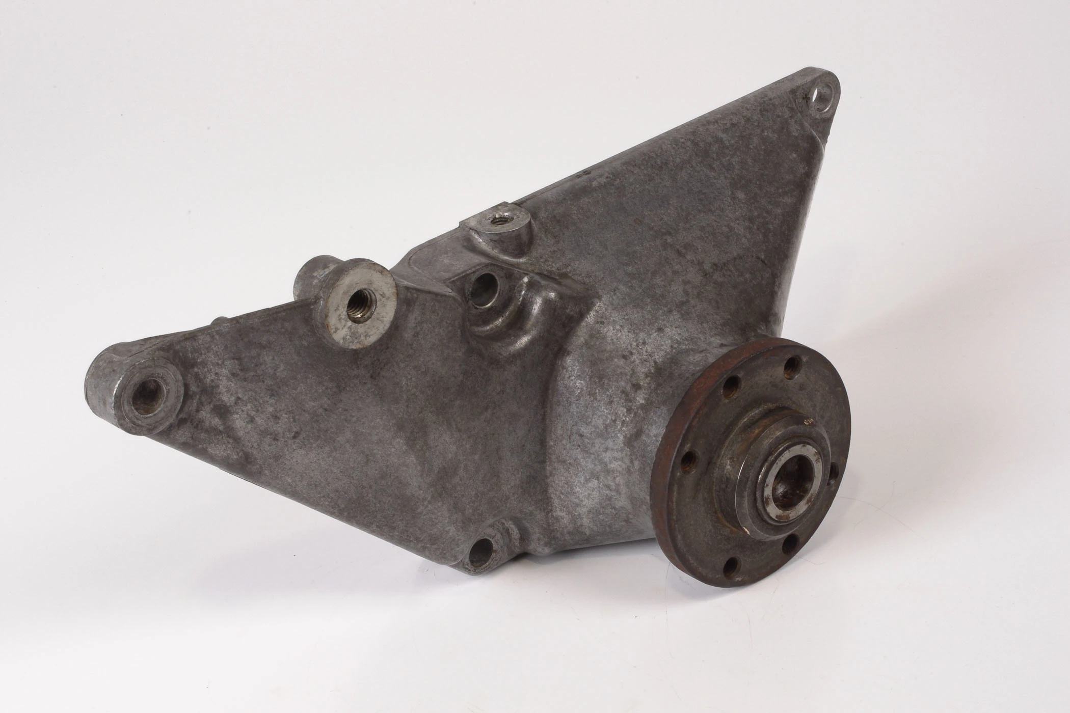 Mercedes 1042050305 Viscous Fan Bracket | W124 C124 A124 S124 E R129 SL