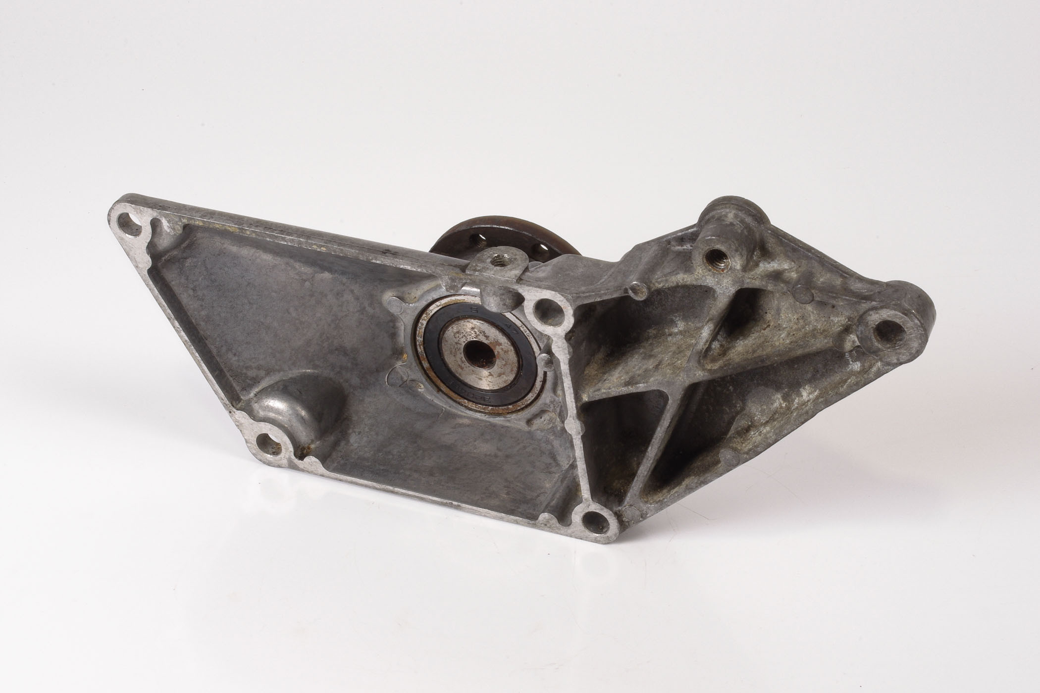 Mercedes 1042050305 Viscous Fan Bracket | W124 C124 A124 S124 E R129 SL