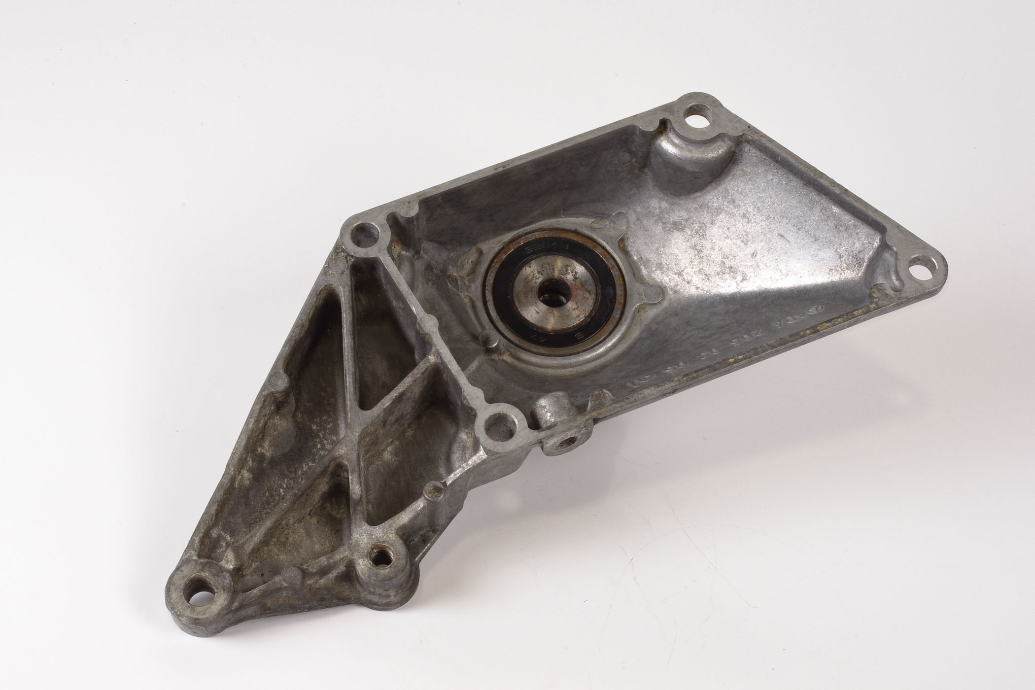 Mercedes 1042050305 Viscous Fan Bracket | W124 C124 A124 S124 E R129 SL