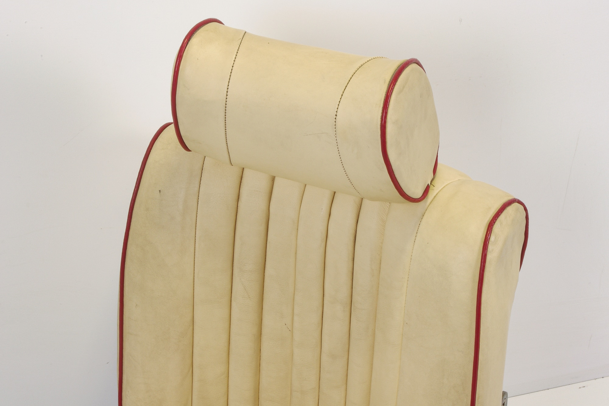 Mercedes 1079100242 Seat - Front Right Cream | C107 R107 SL